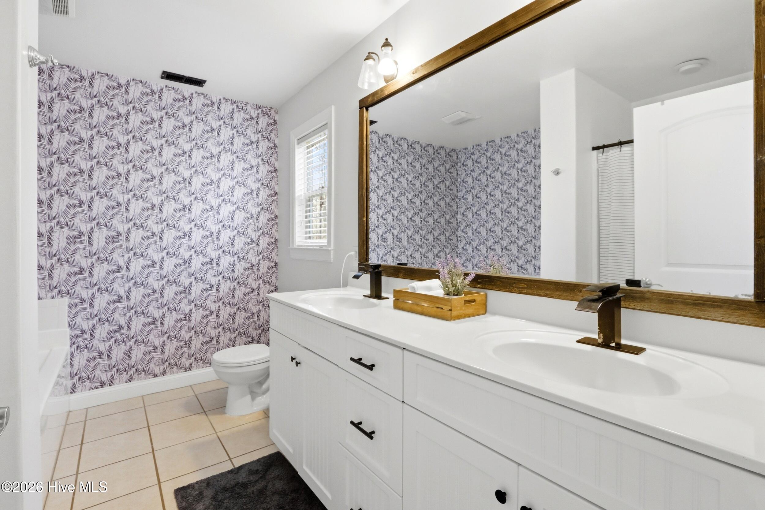 100562150 | Photo 22