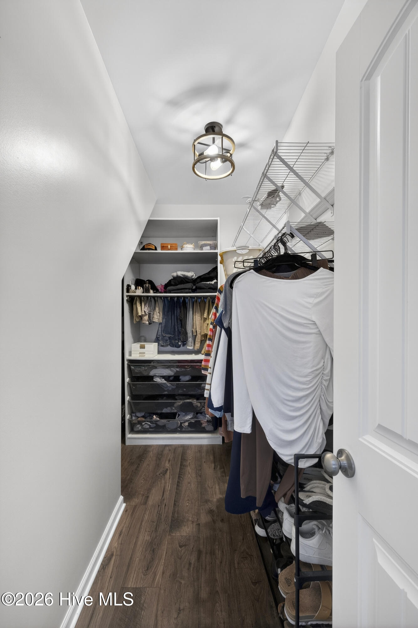 100564462 | Photo 24