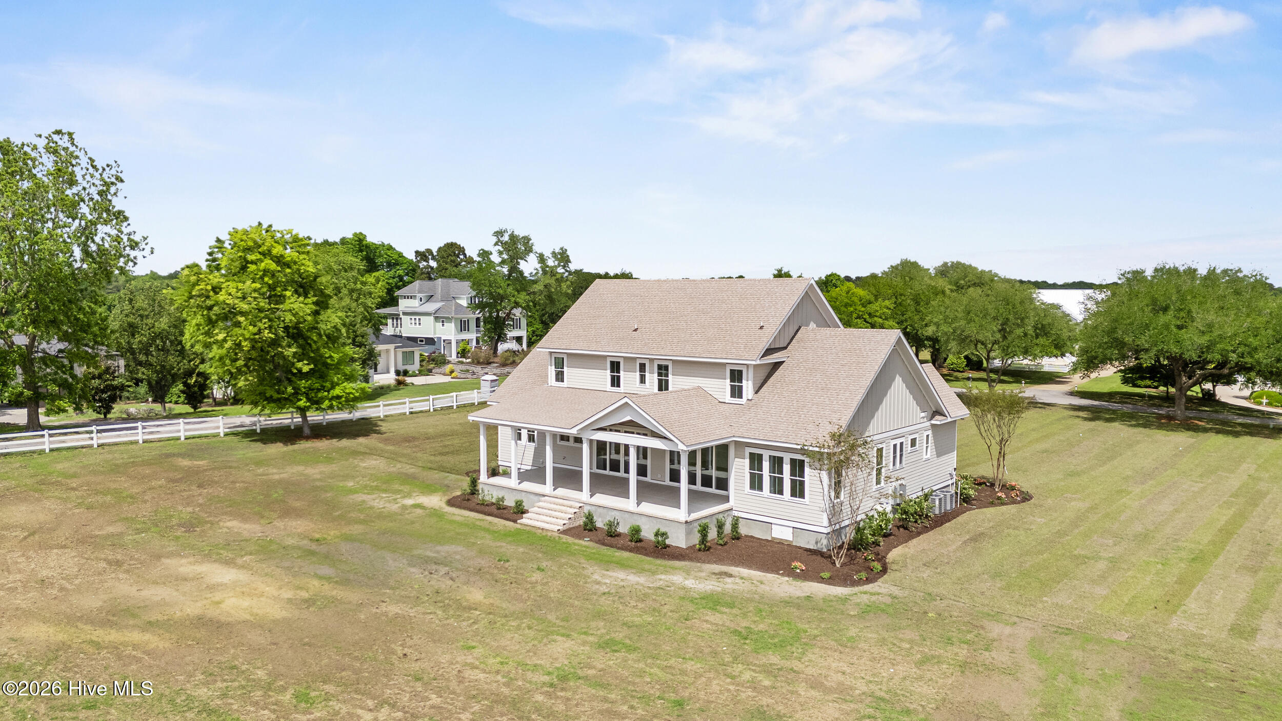 100570401 | Photo 52