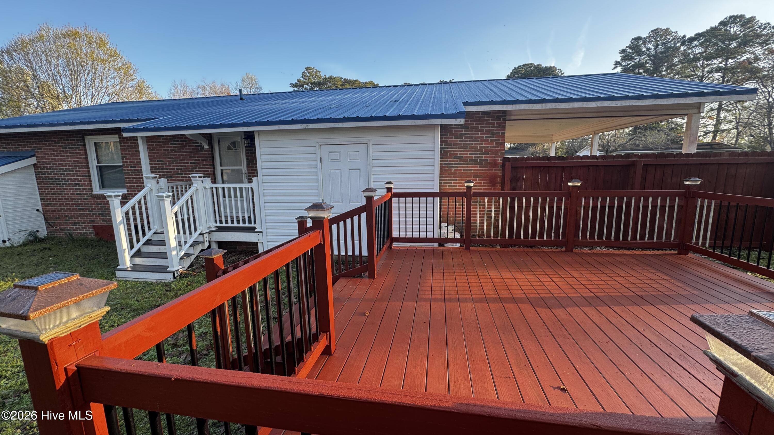 100560589 | Photo 10