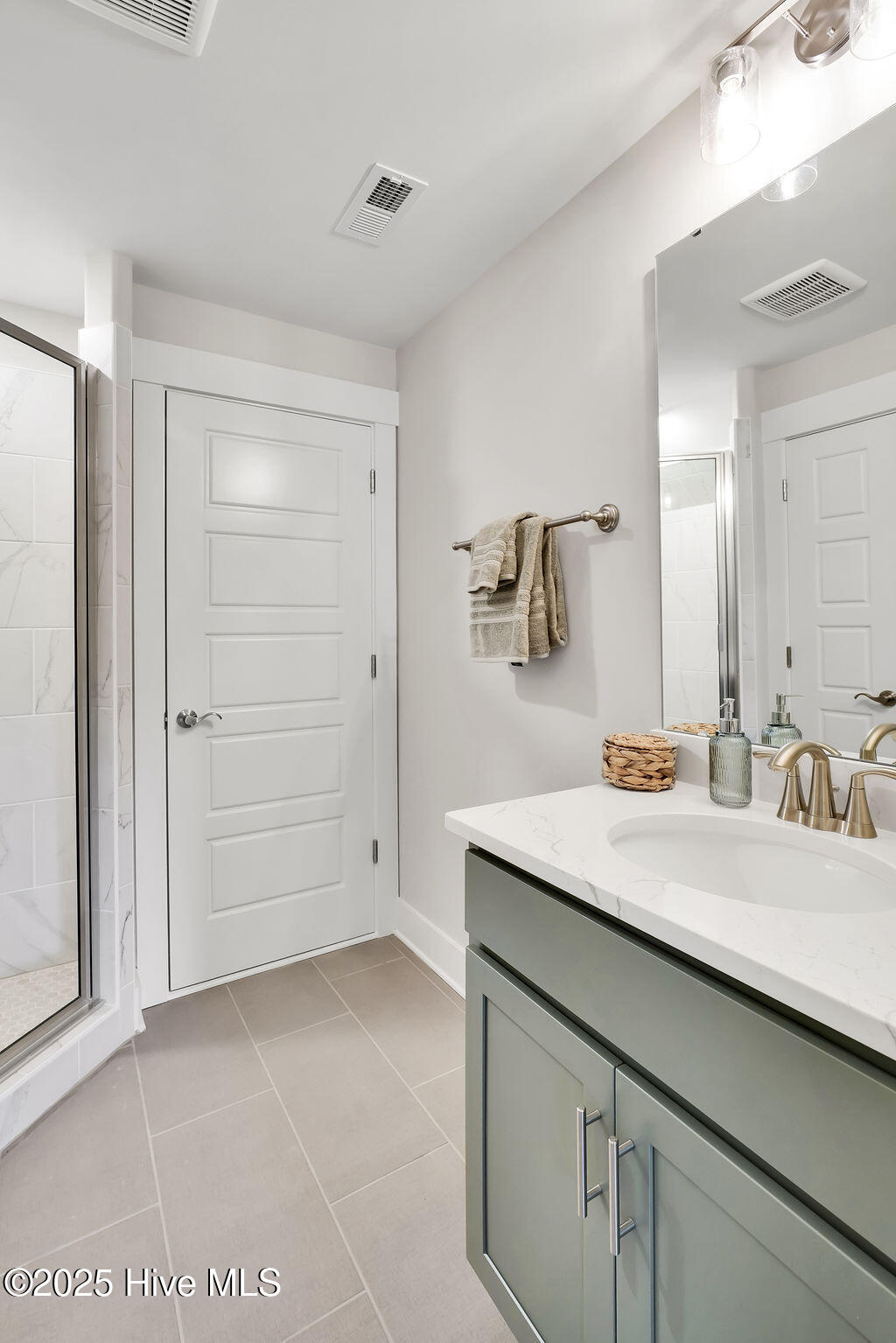 100529674 | Photo 12