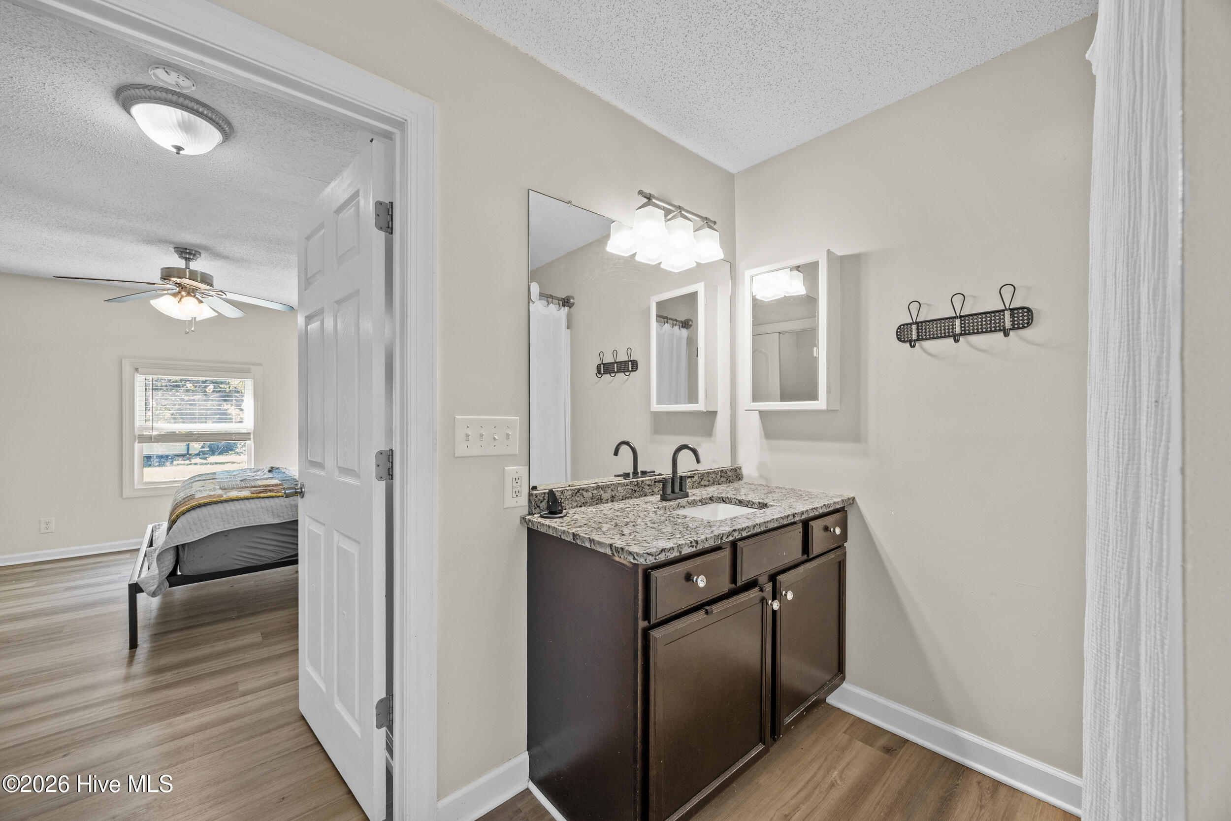 100567954 | Photo 18