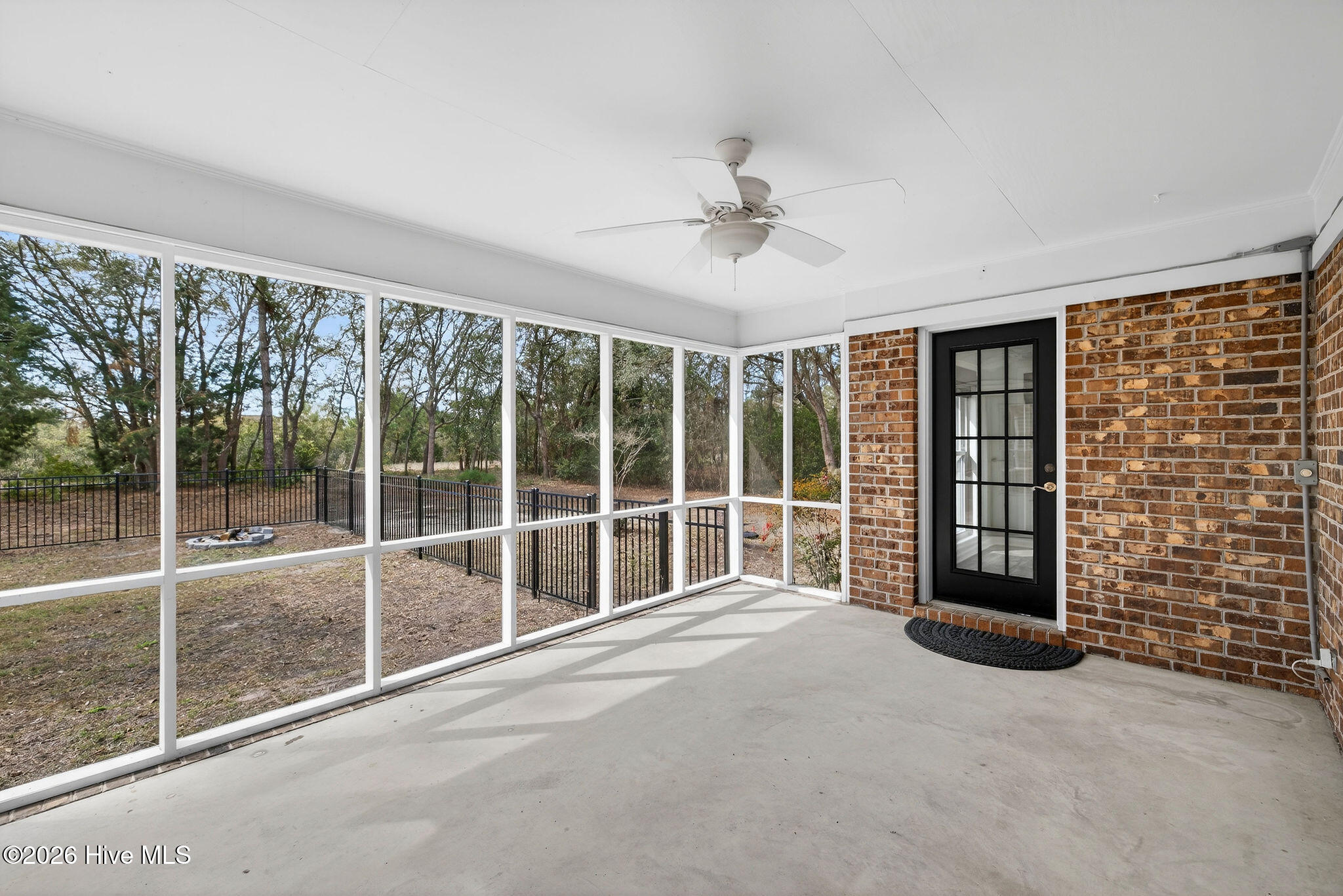 100561211 | Photo 26