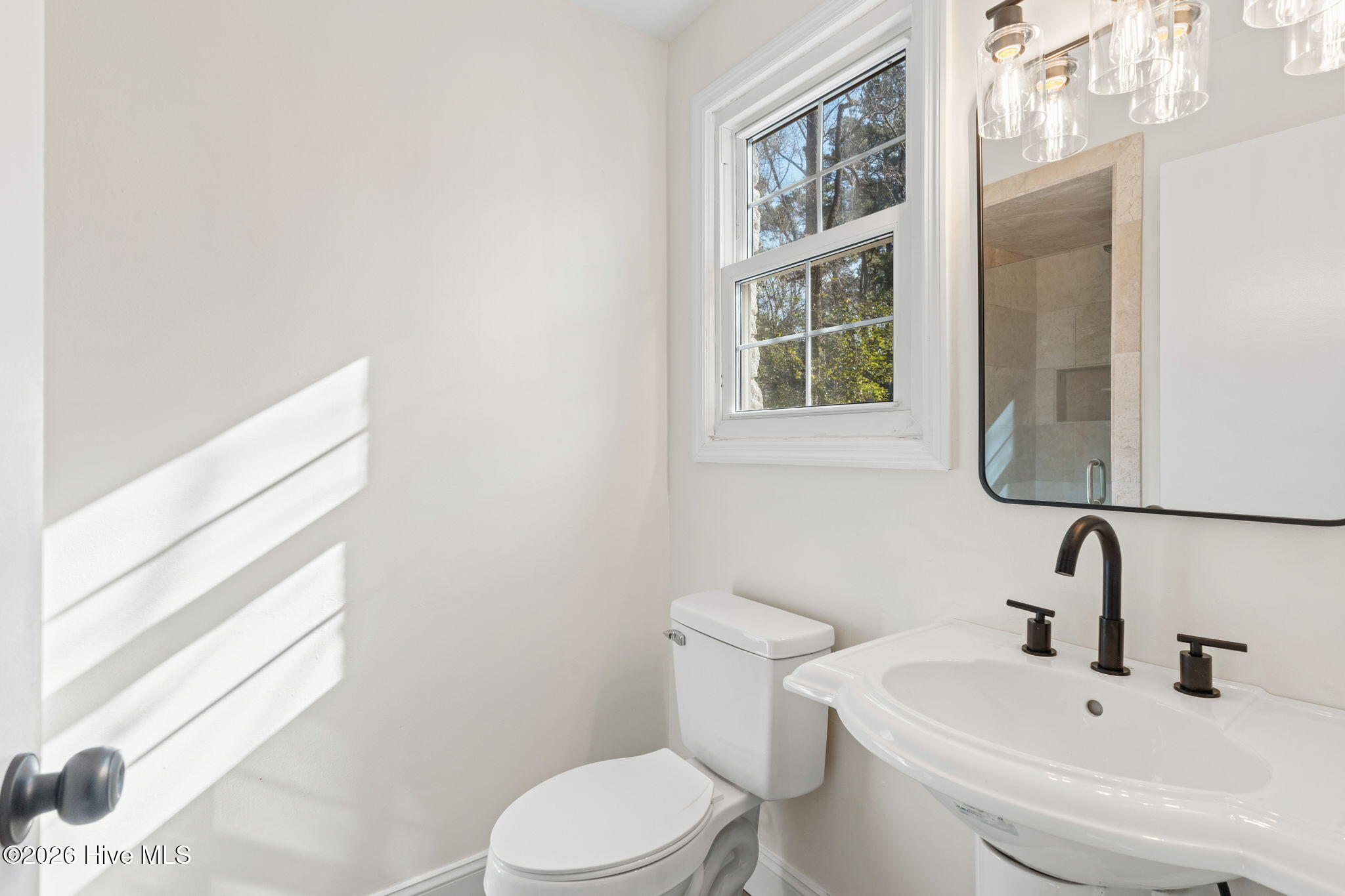 100548429 | Photo 18