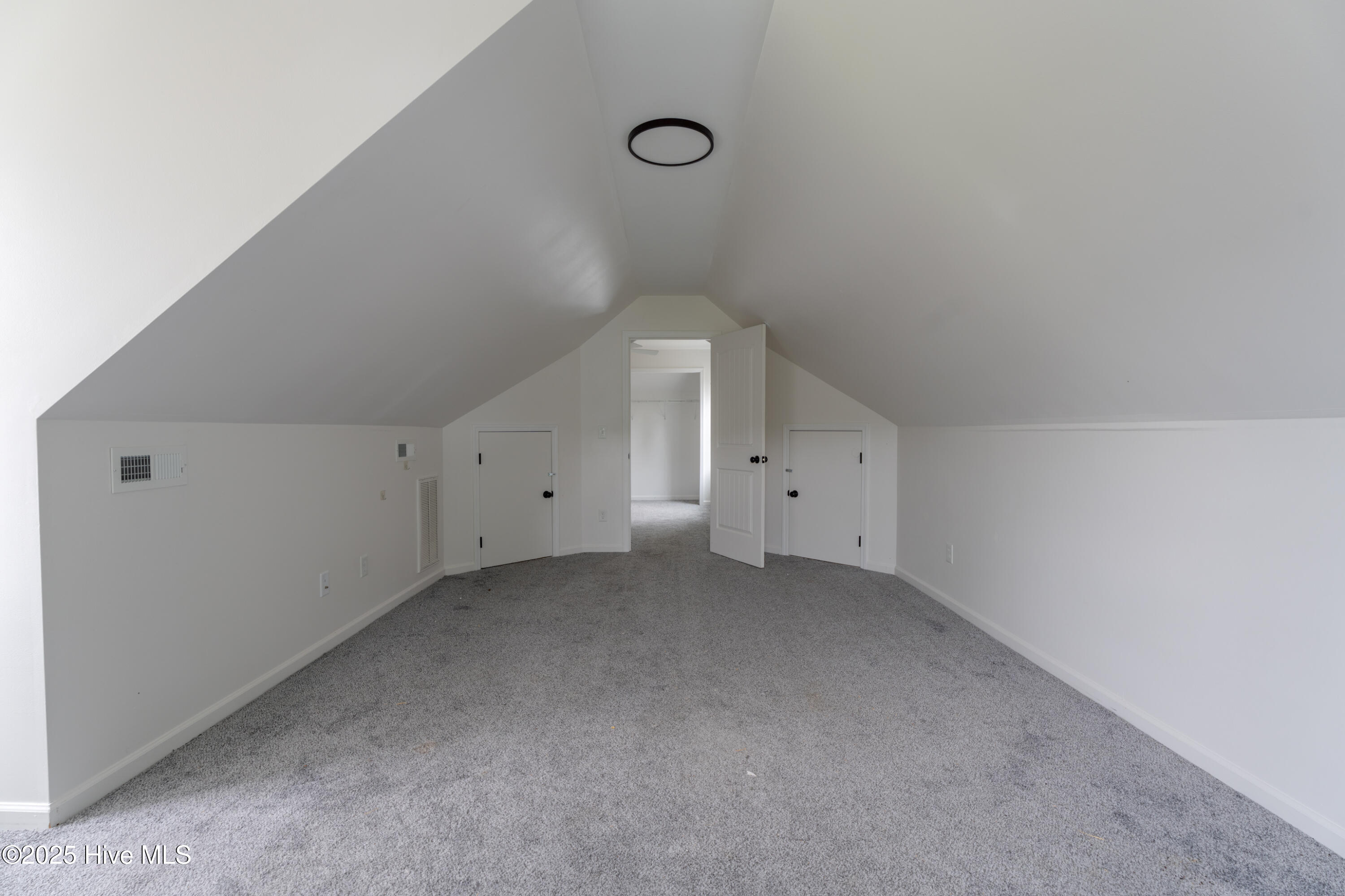 100536355 | Photo 21