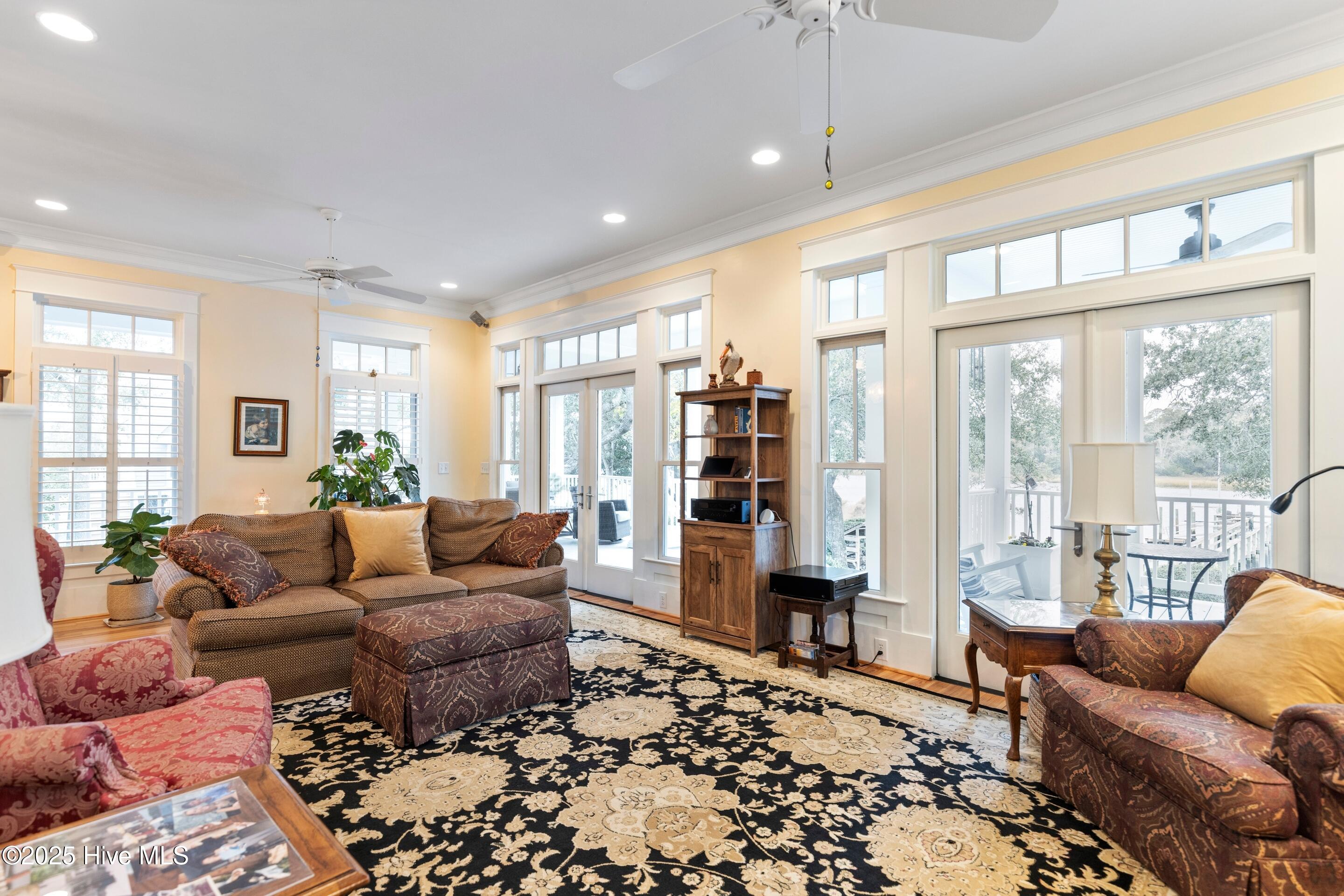 100544140 | Photo 35