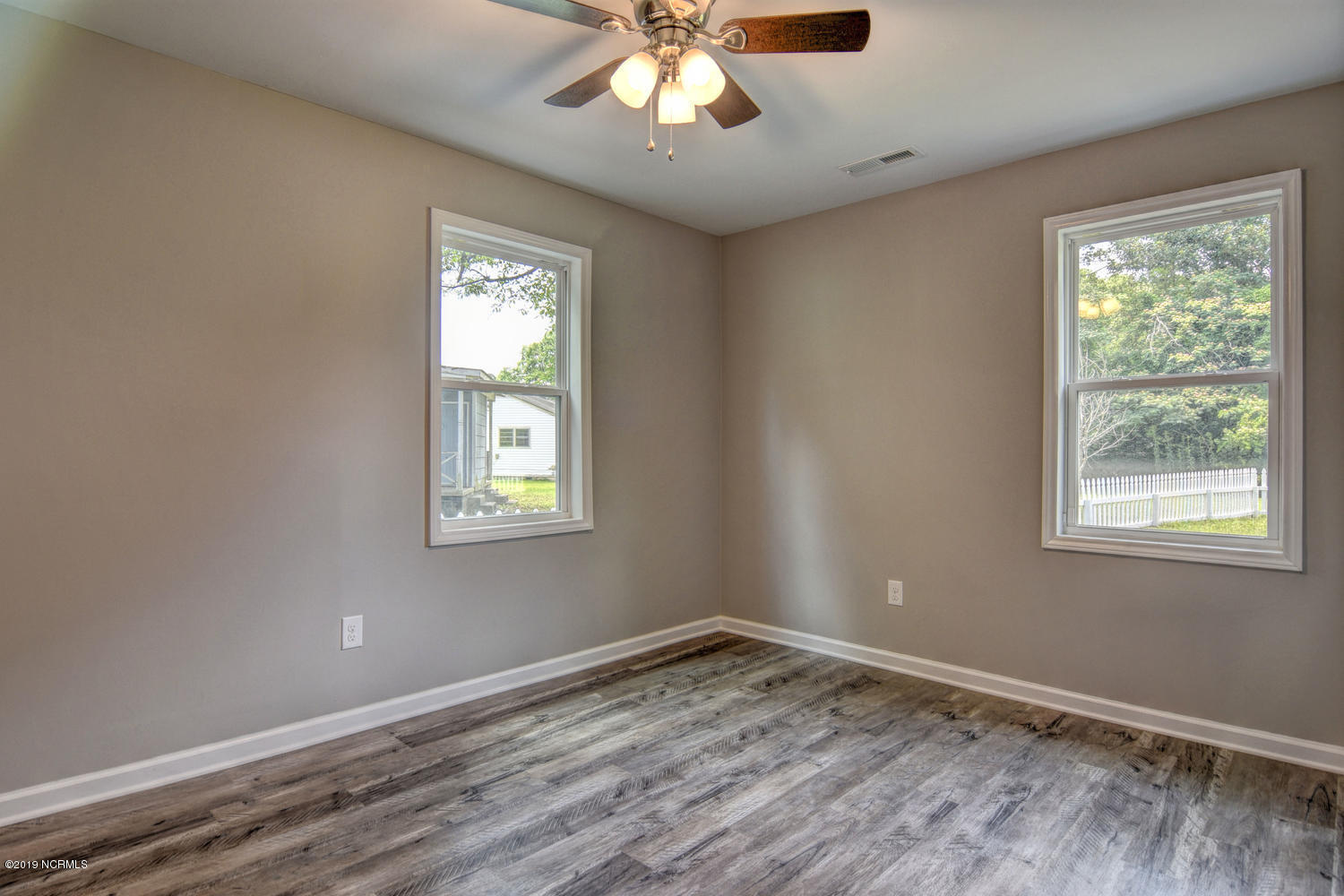 100557637 | Photo 10