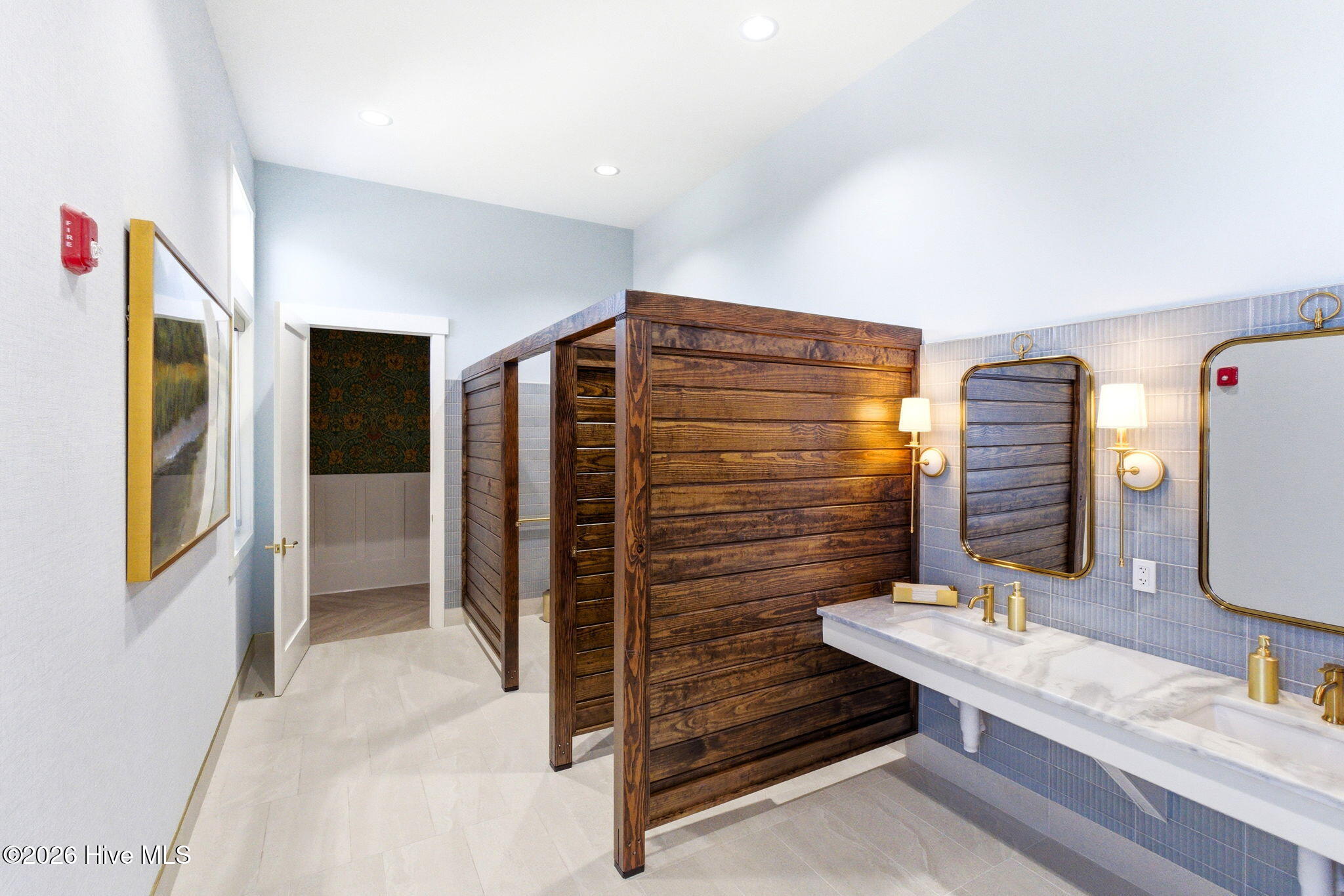 100566822 | Photo 77