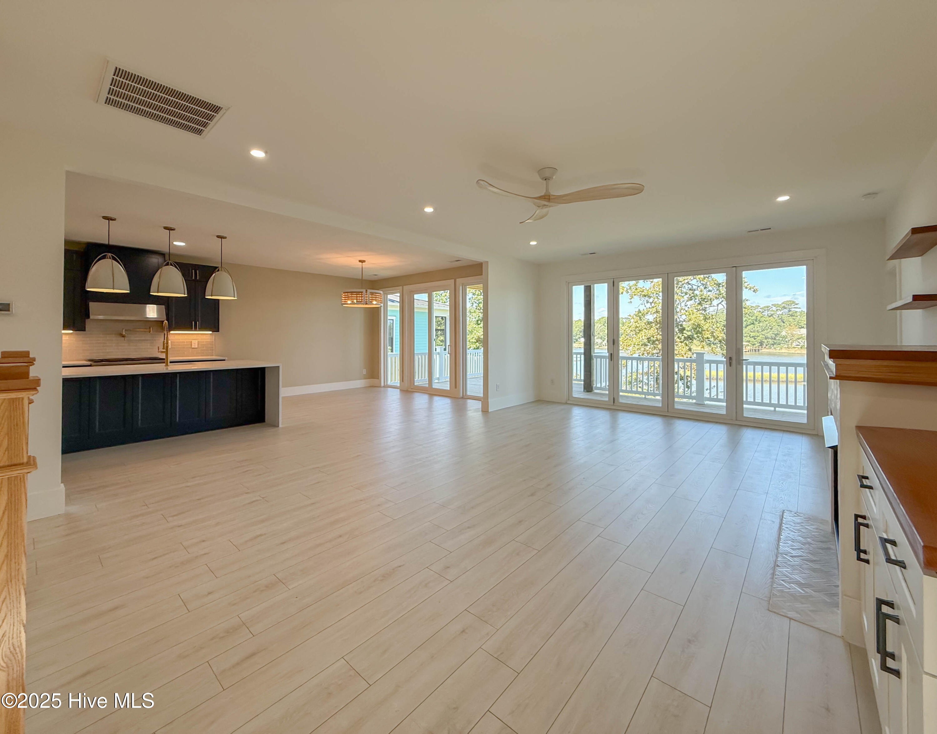 100539536 | Photo 131