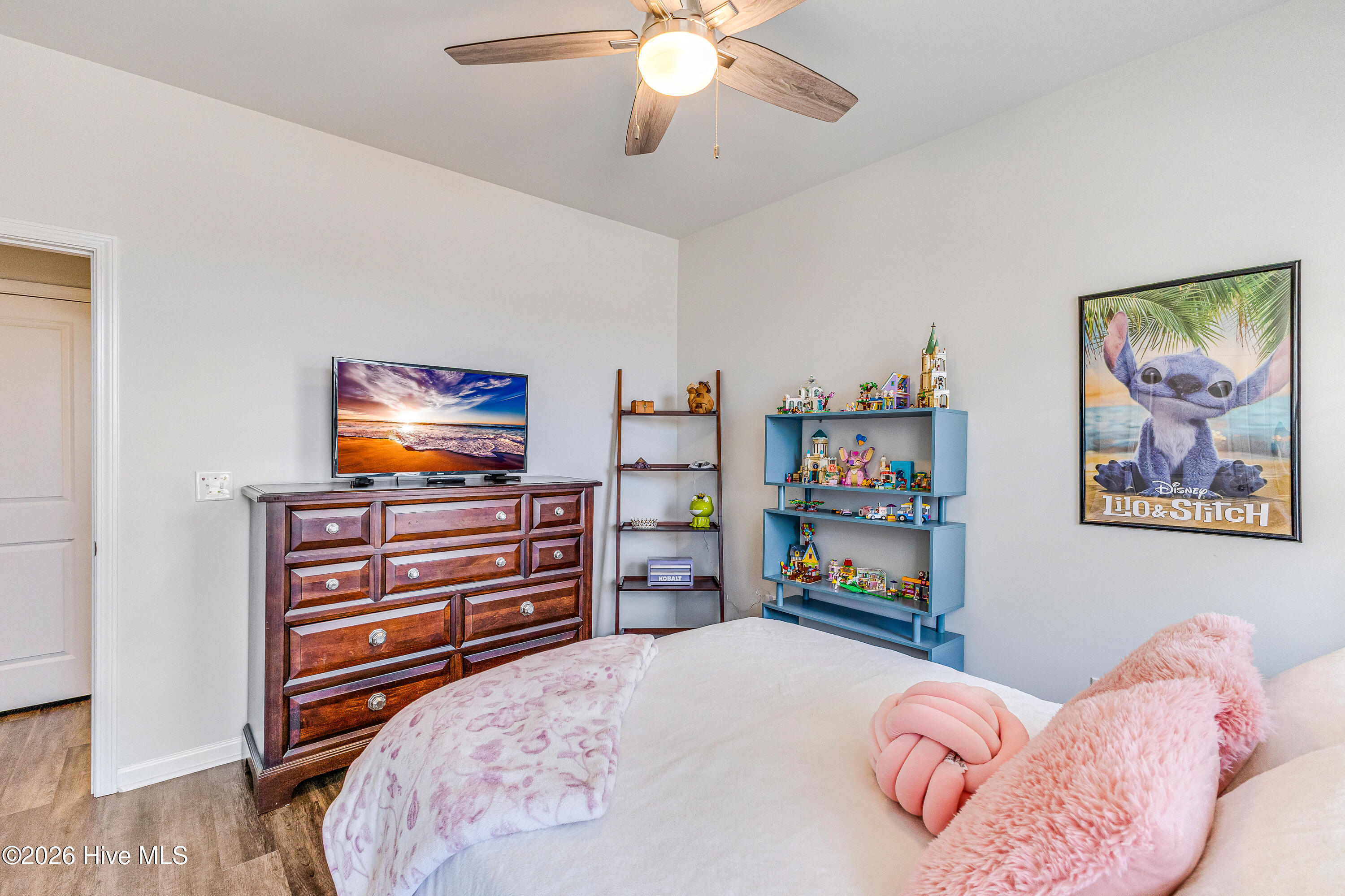 100549305 | Photo 28