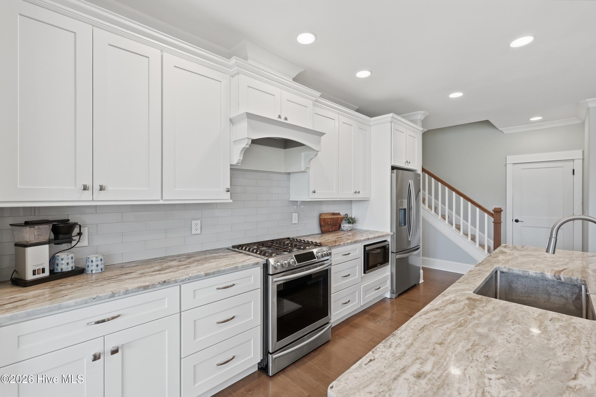 100567823 | Photo 27