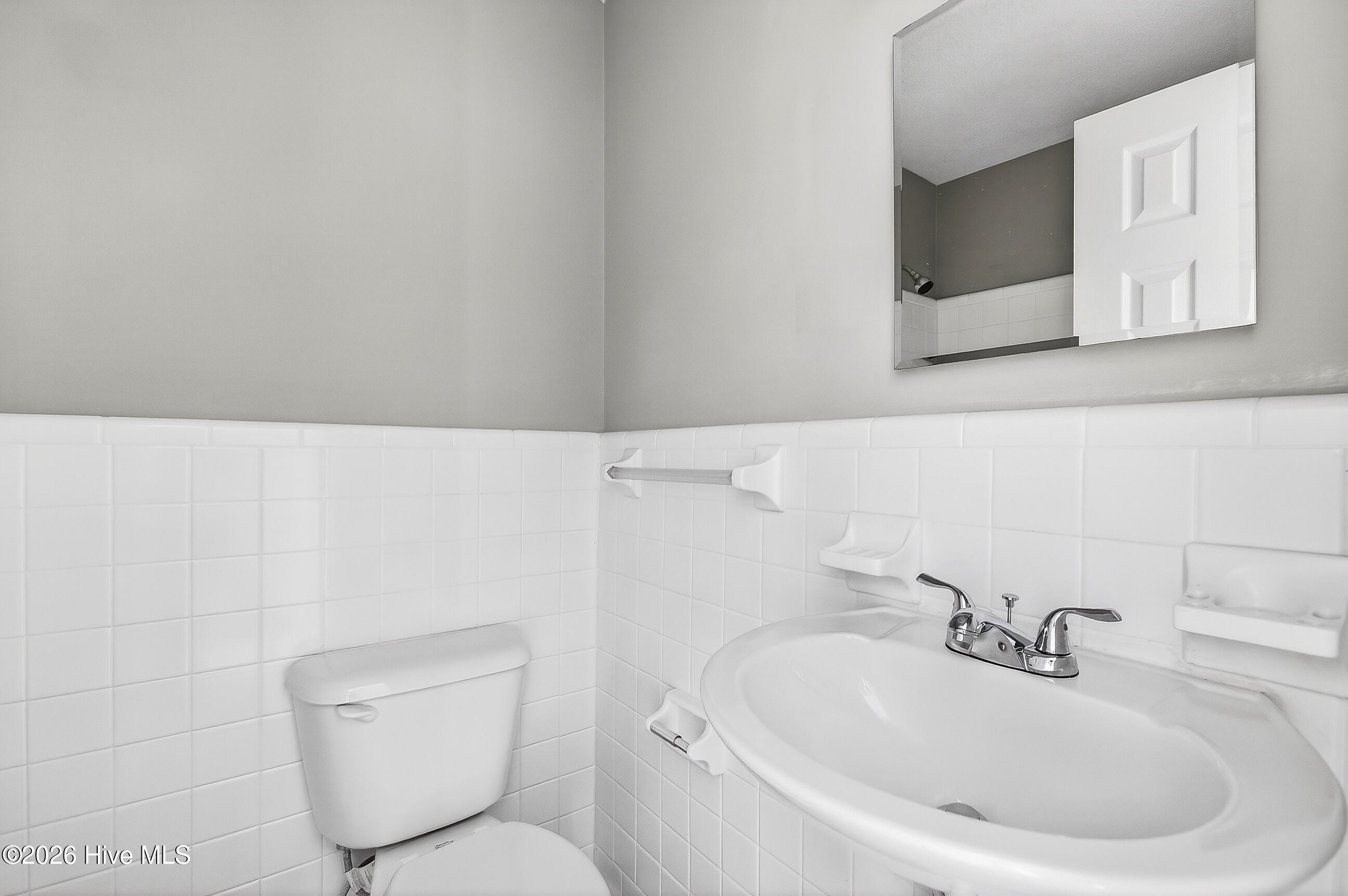 100552085 | Photo 15