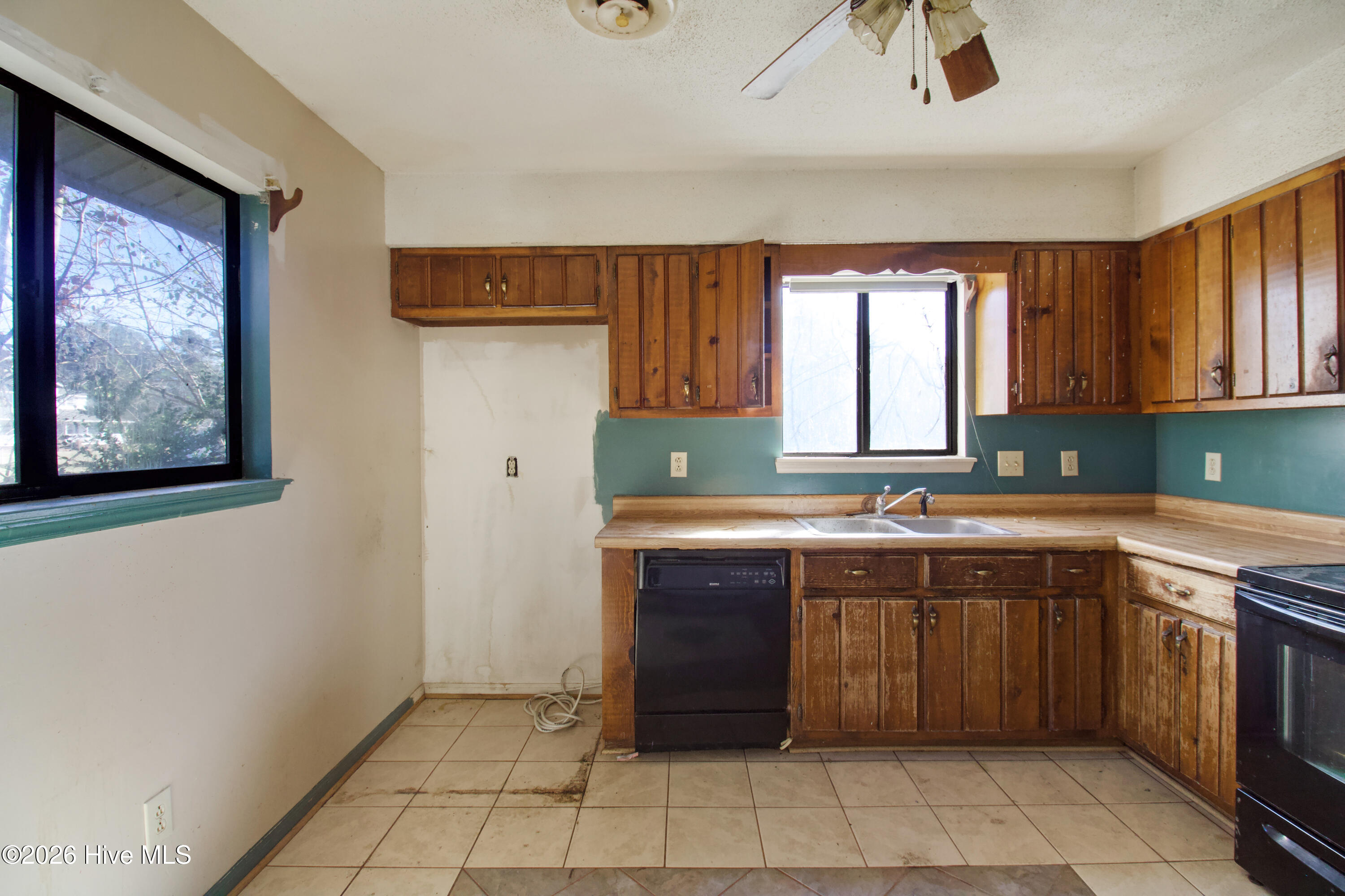 100547286 | Photo 11