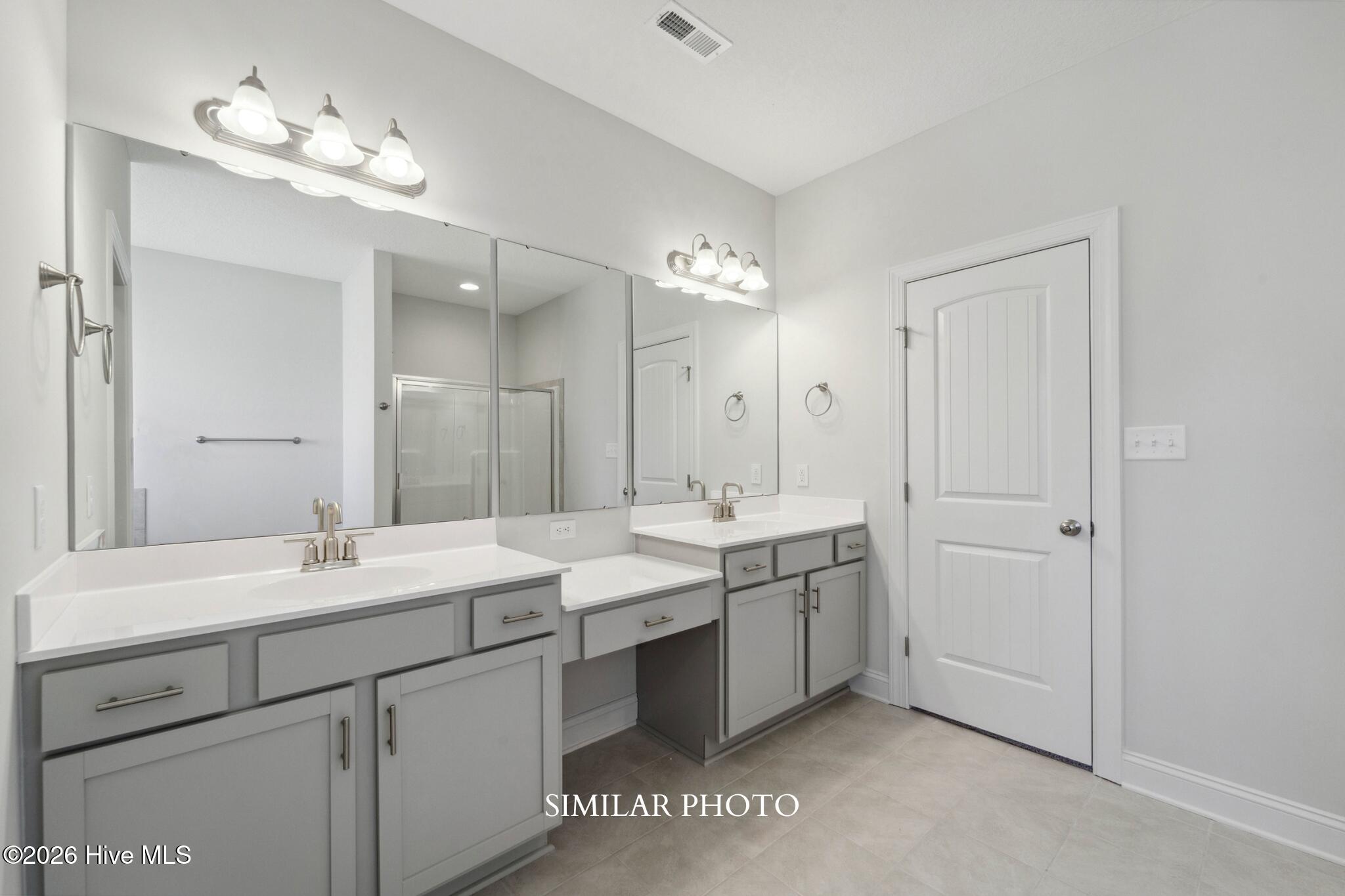 100561573 | Photo 17