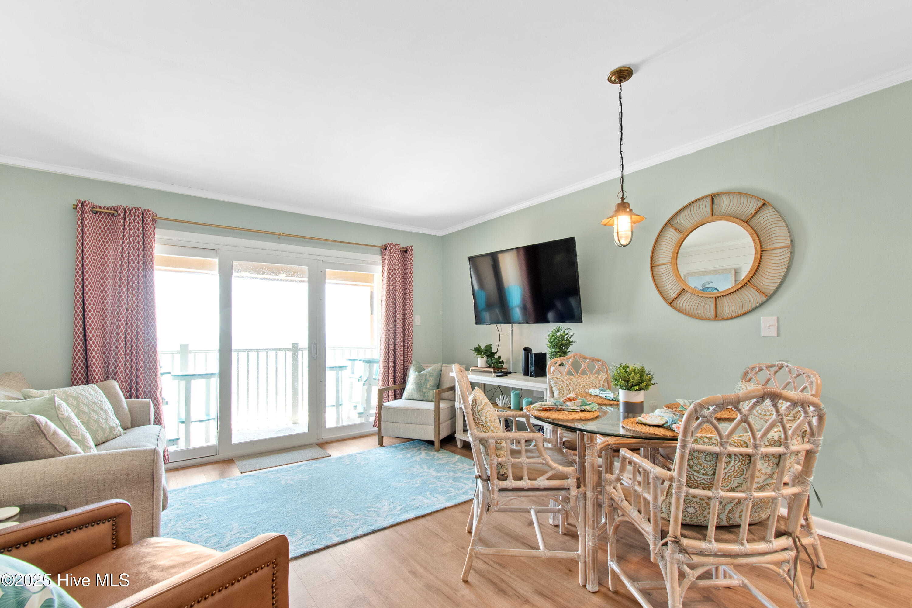 100519022 | Photo 10