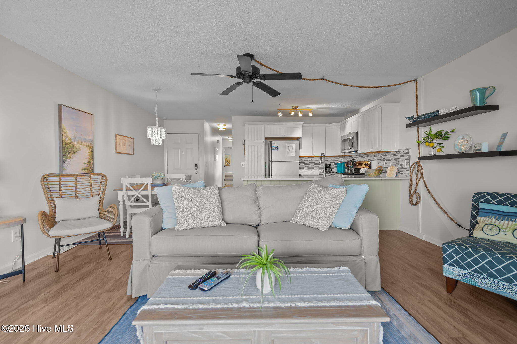 100549615 | Photo 15