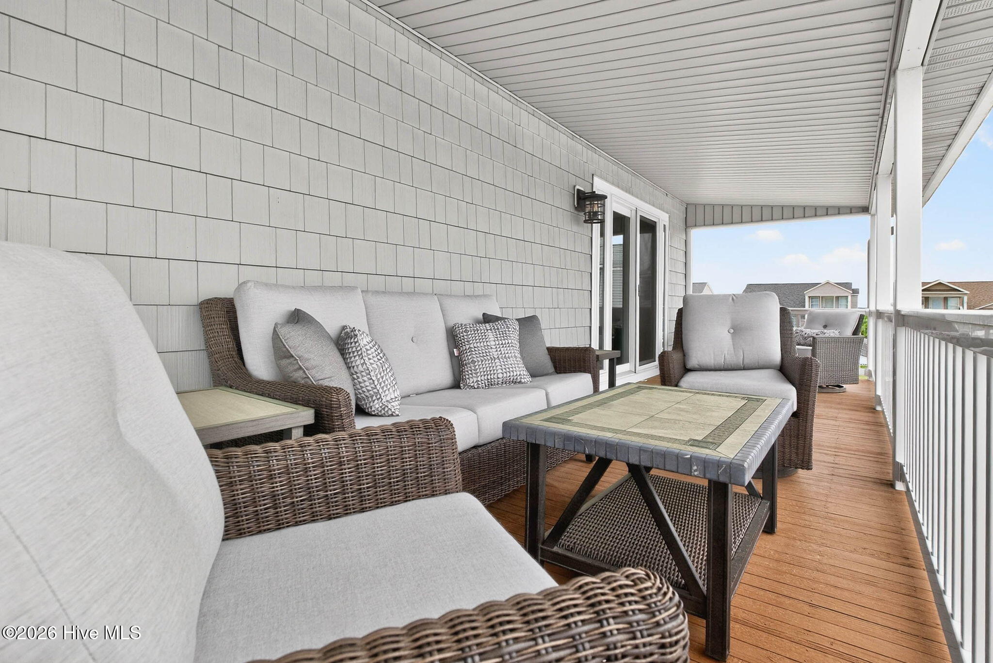 100565816 | Photo 40