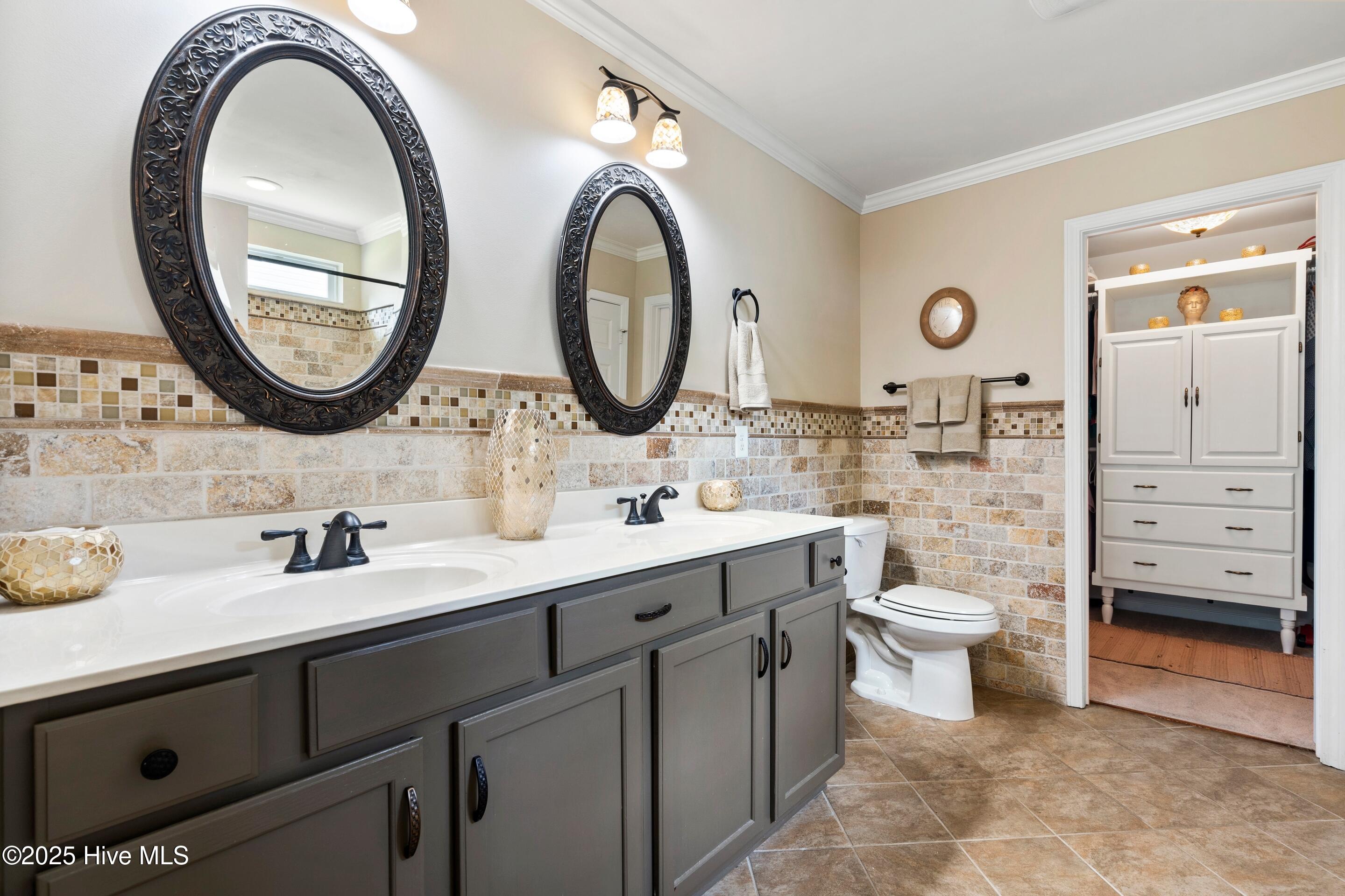 100517079 | Photo 42