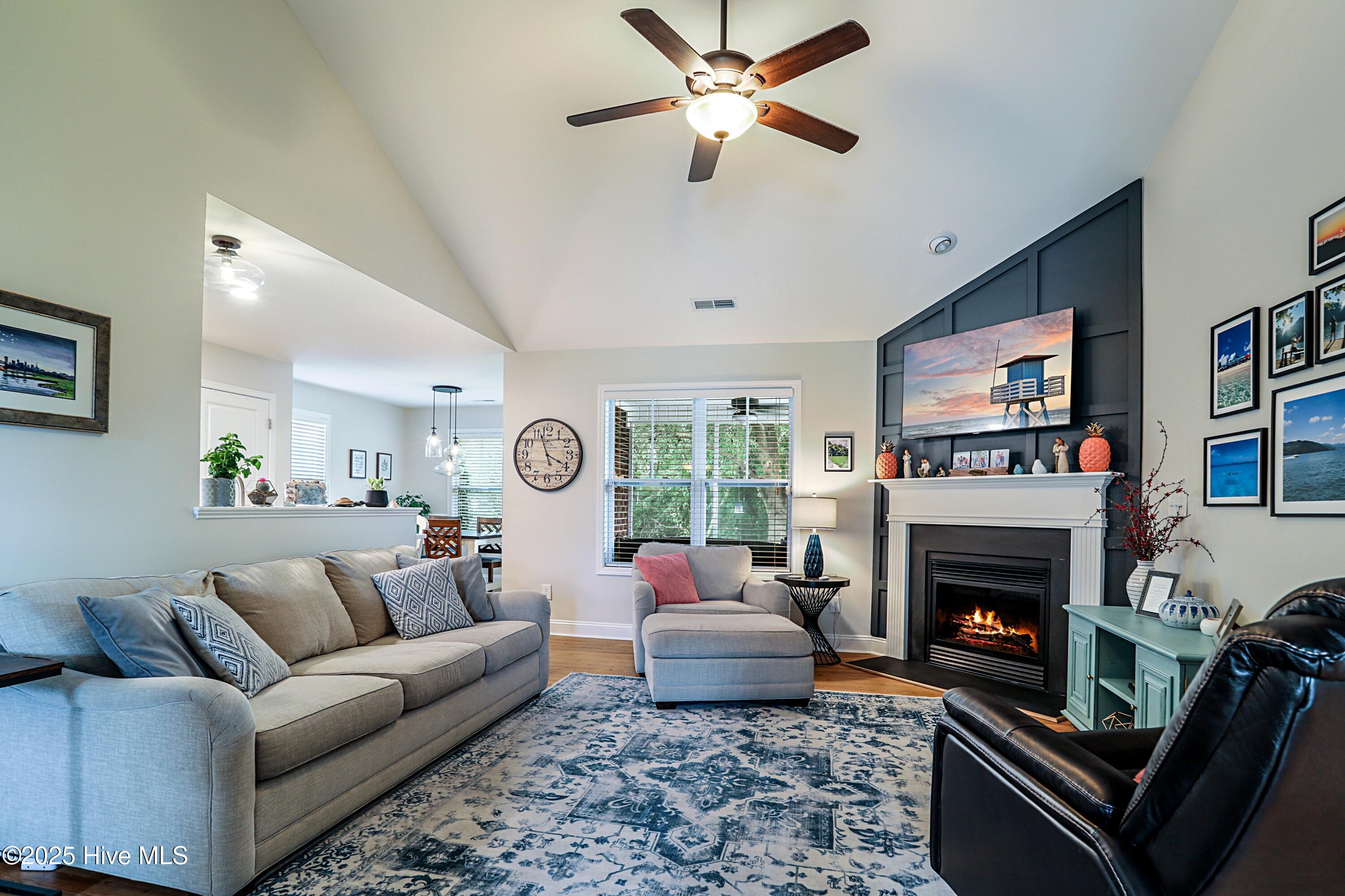 100541806 | Photo 13