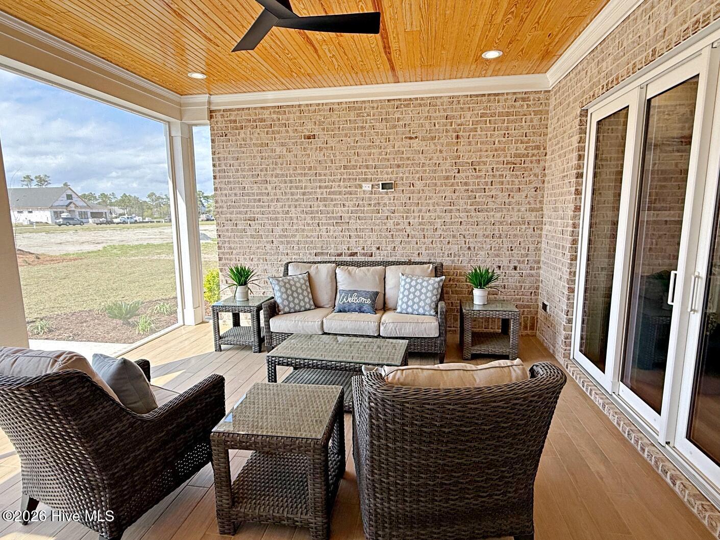 100537171 | Photo 24