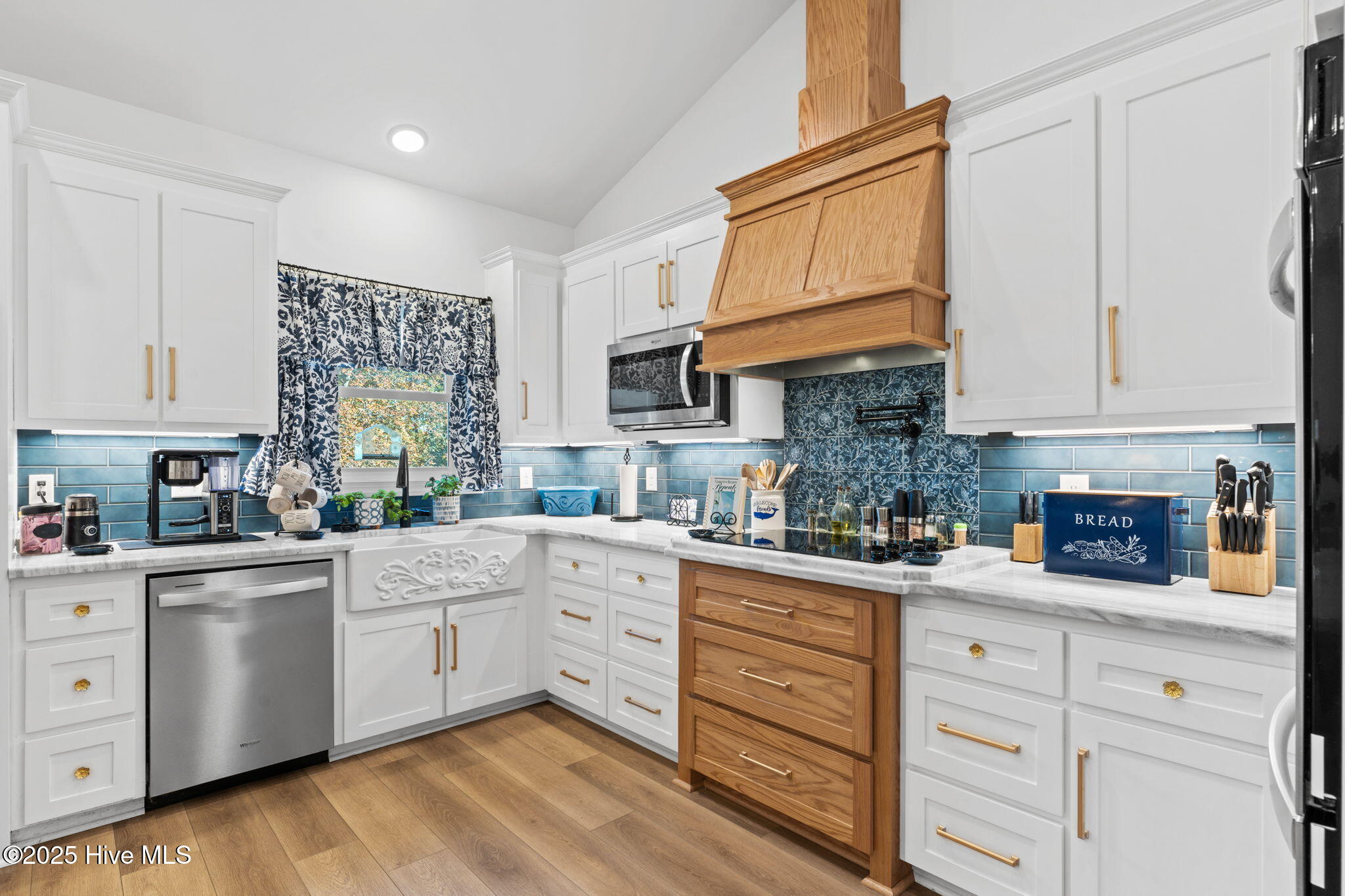 100541754 | Photo 19