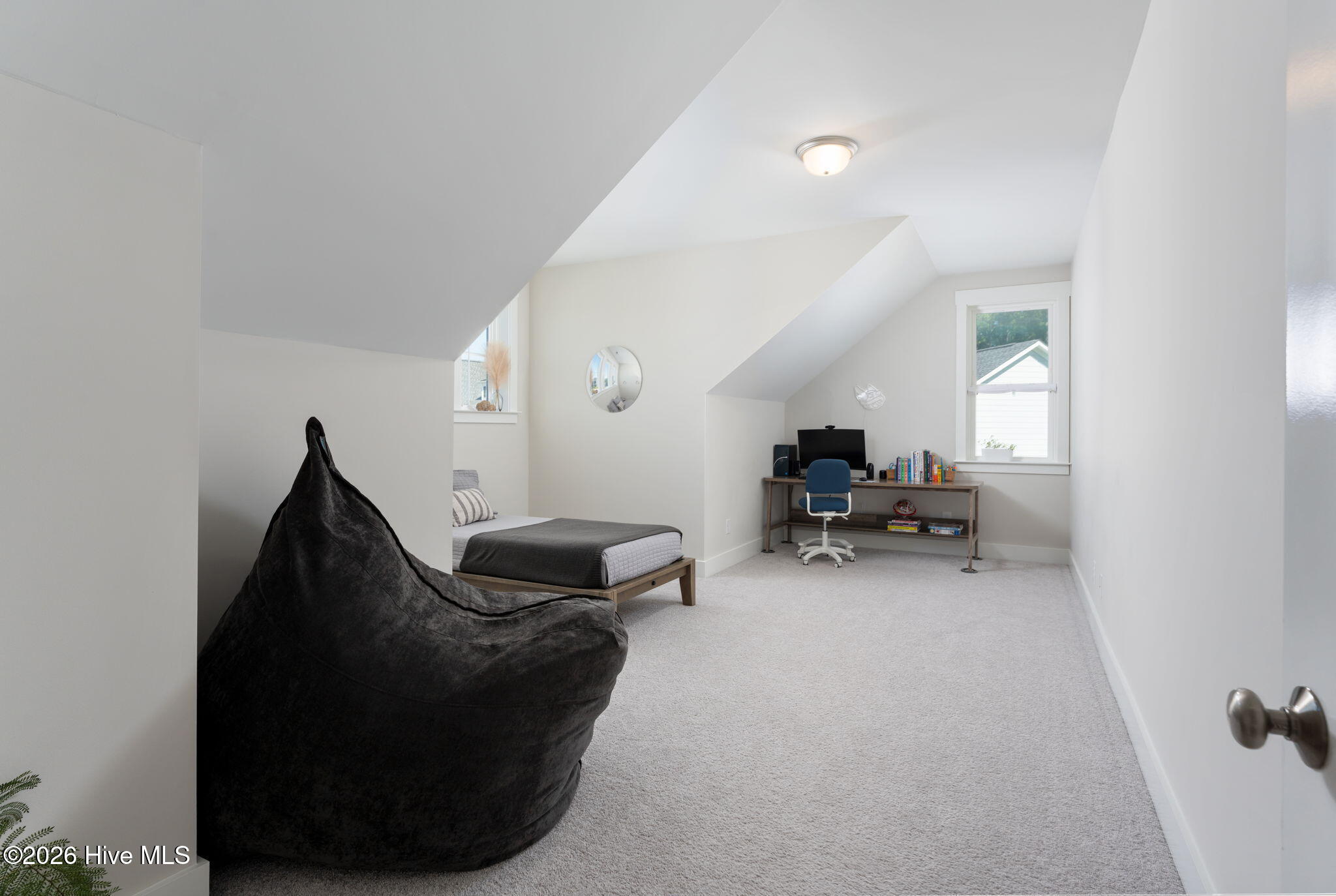 100564713 | Photo 45