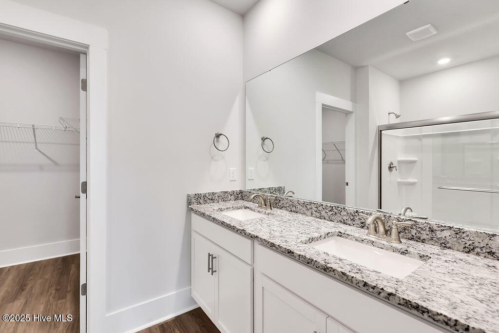 100537155 | Photo 18