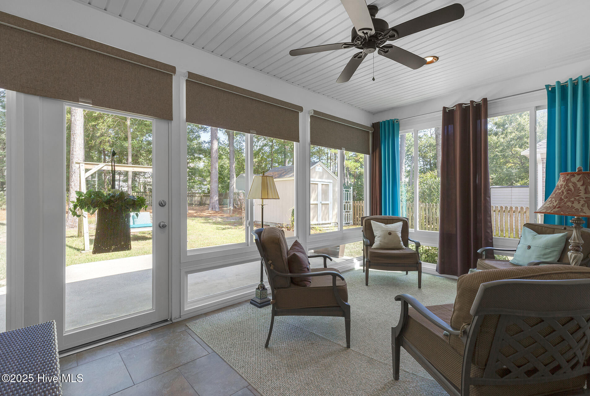 100558223 | Photo 43