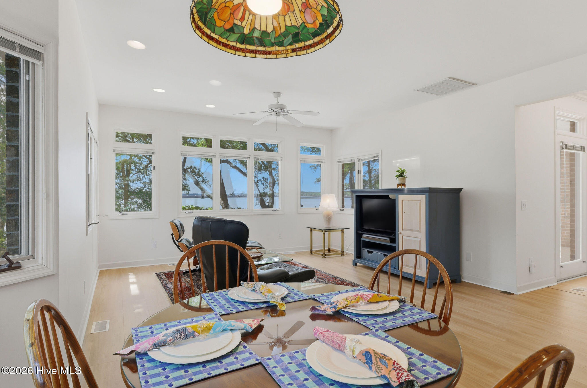 100570378 | Photo 23