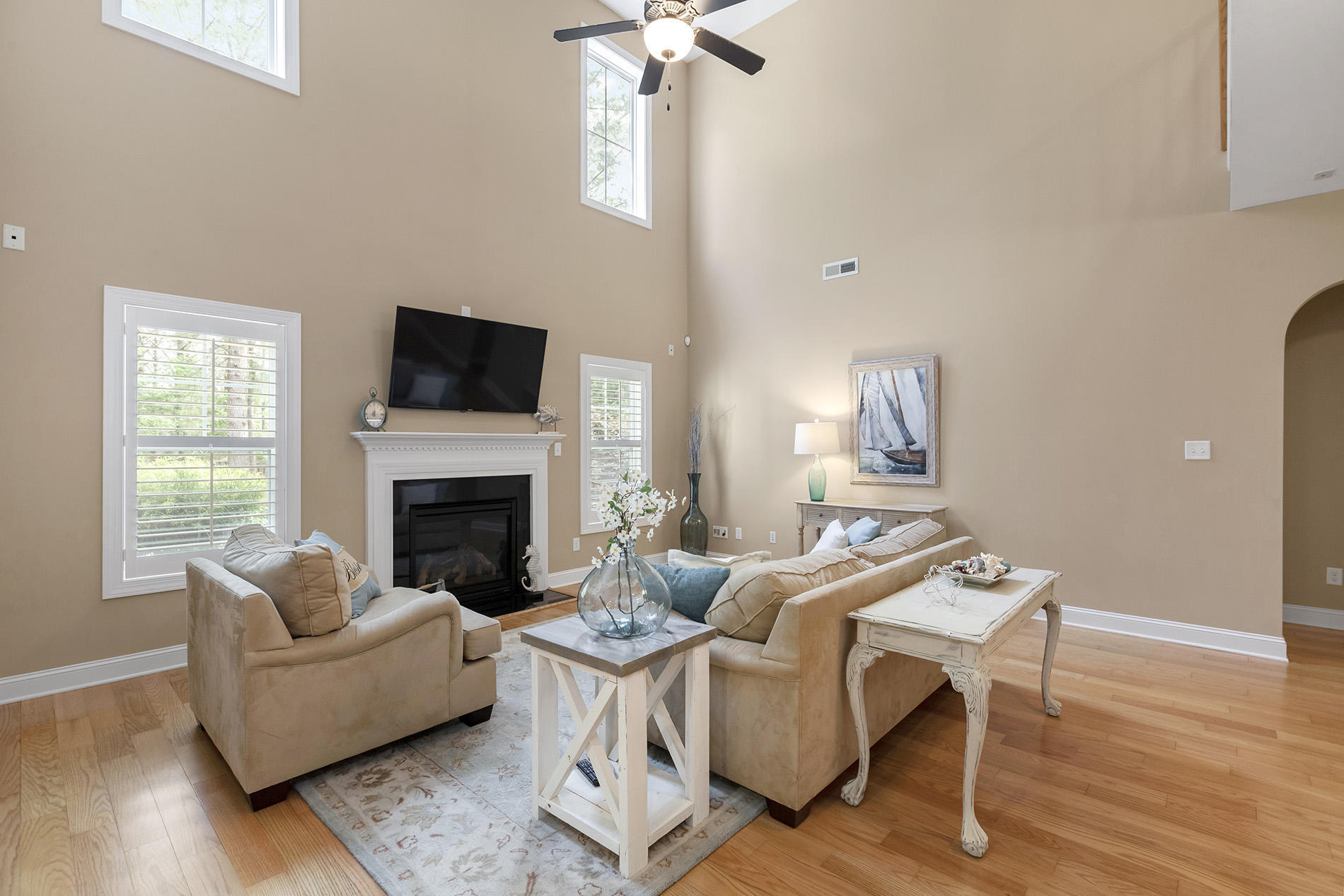 Grandview-1026-12LR-Caroline_4340-CR2