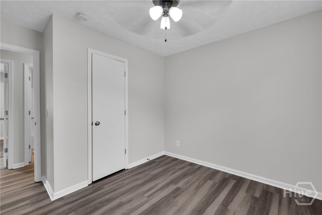 Guest Room (1)