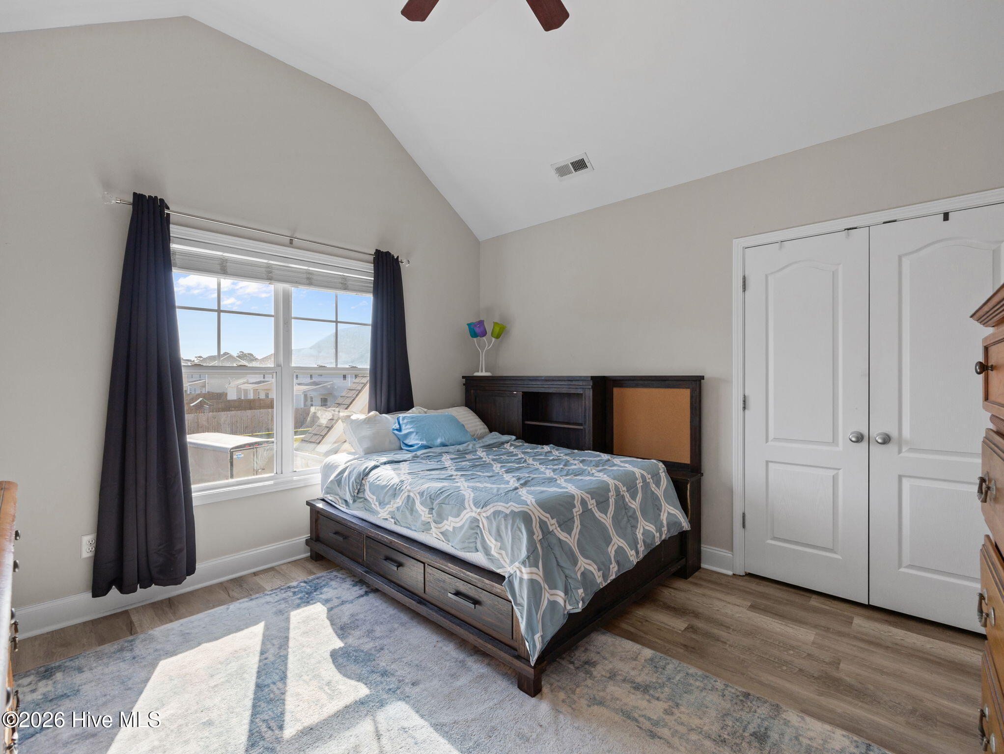 100564240 | Photo 43