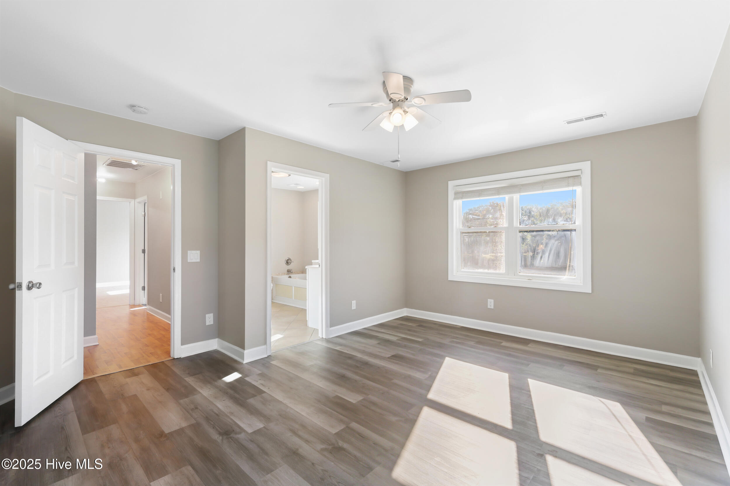 100542075 | Photo 29