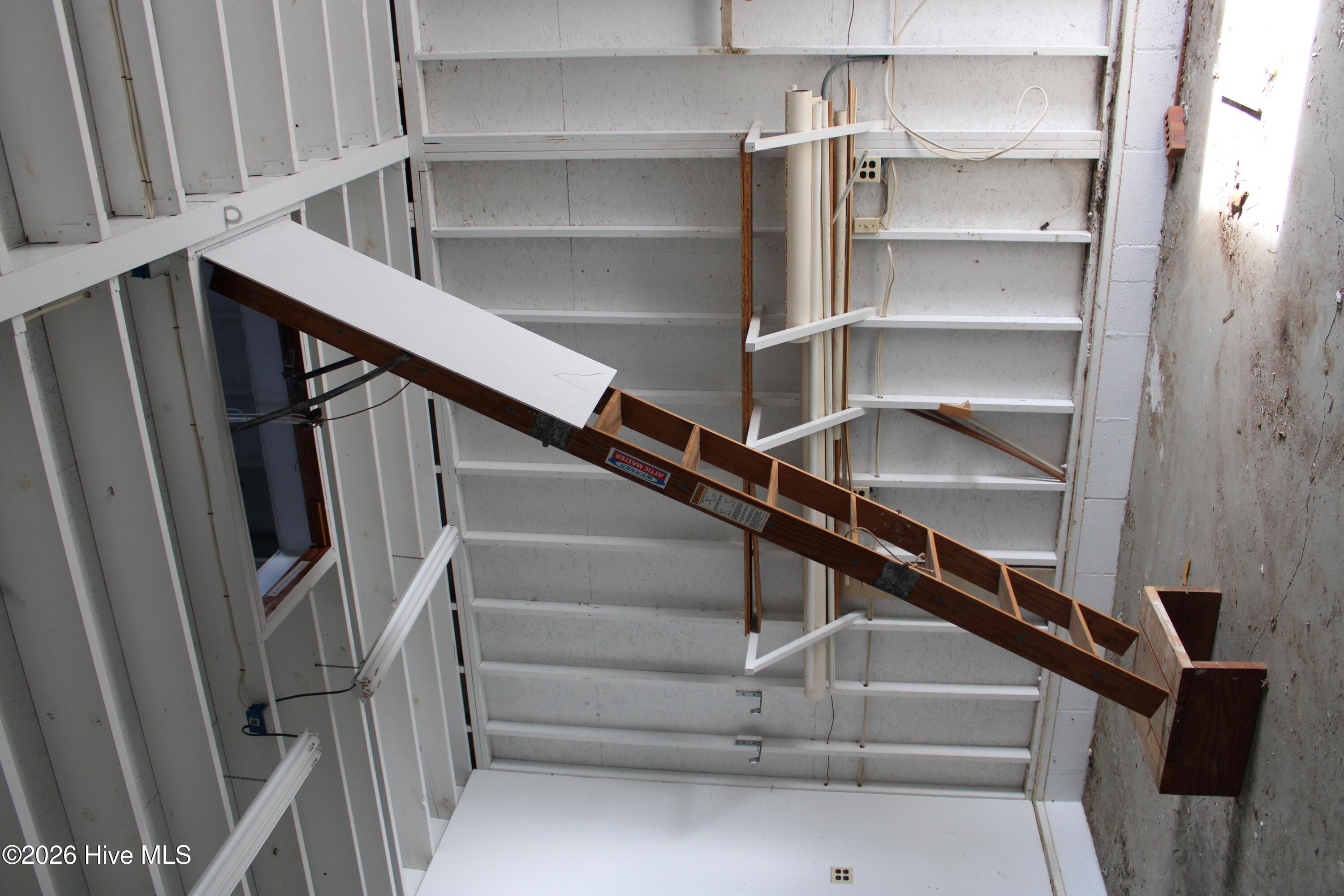 100550401 | Photo 10