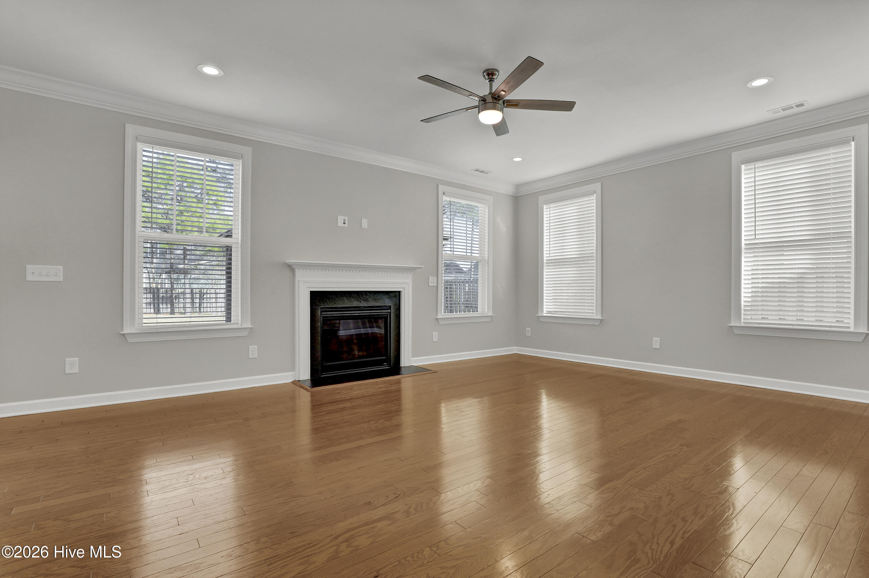 100550895 | Photo 10