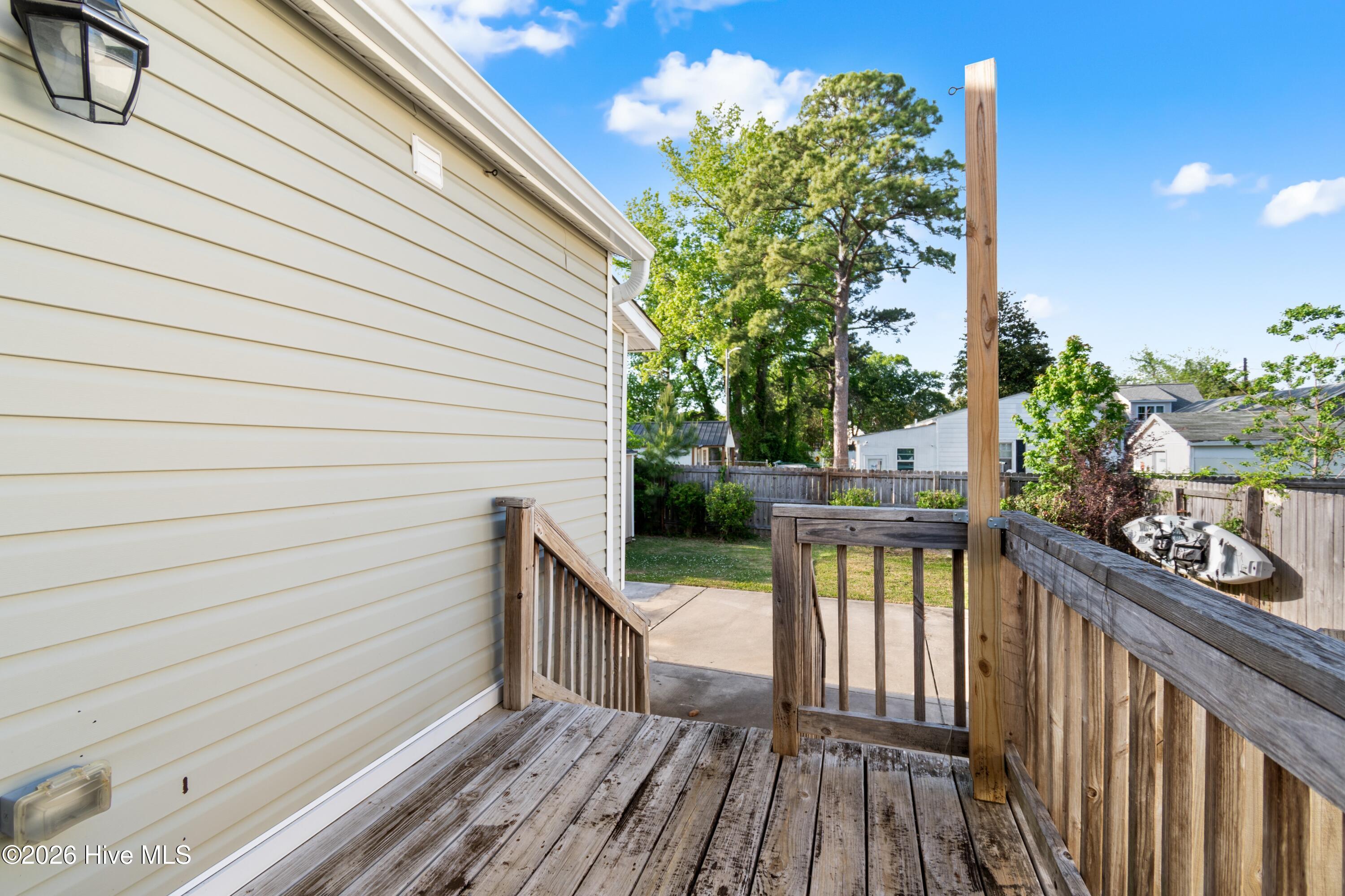 100568086 | Photo 32