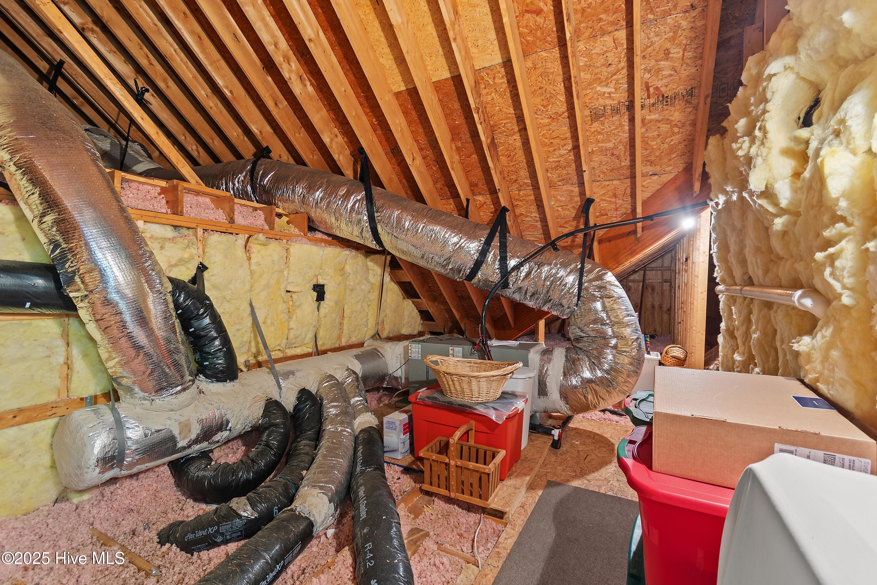 100512270 | Photo 44