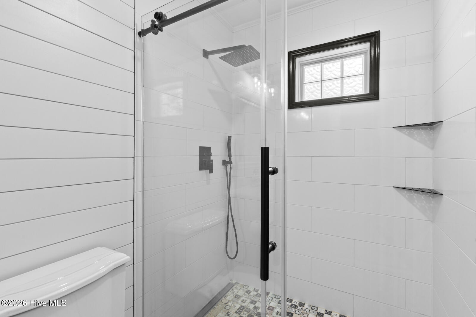 100569189 | Photo 44