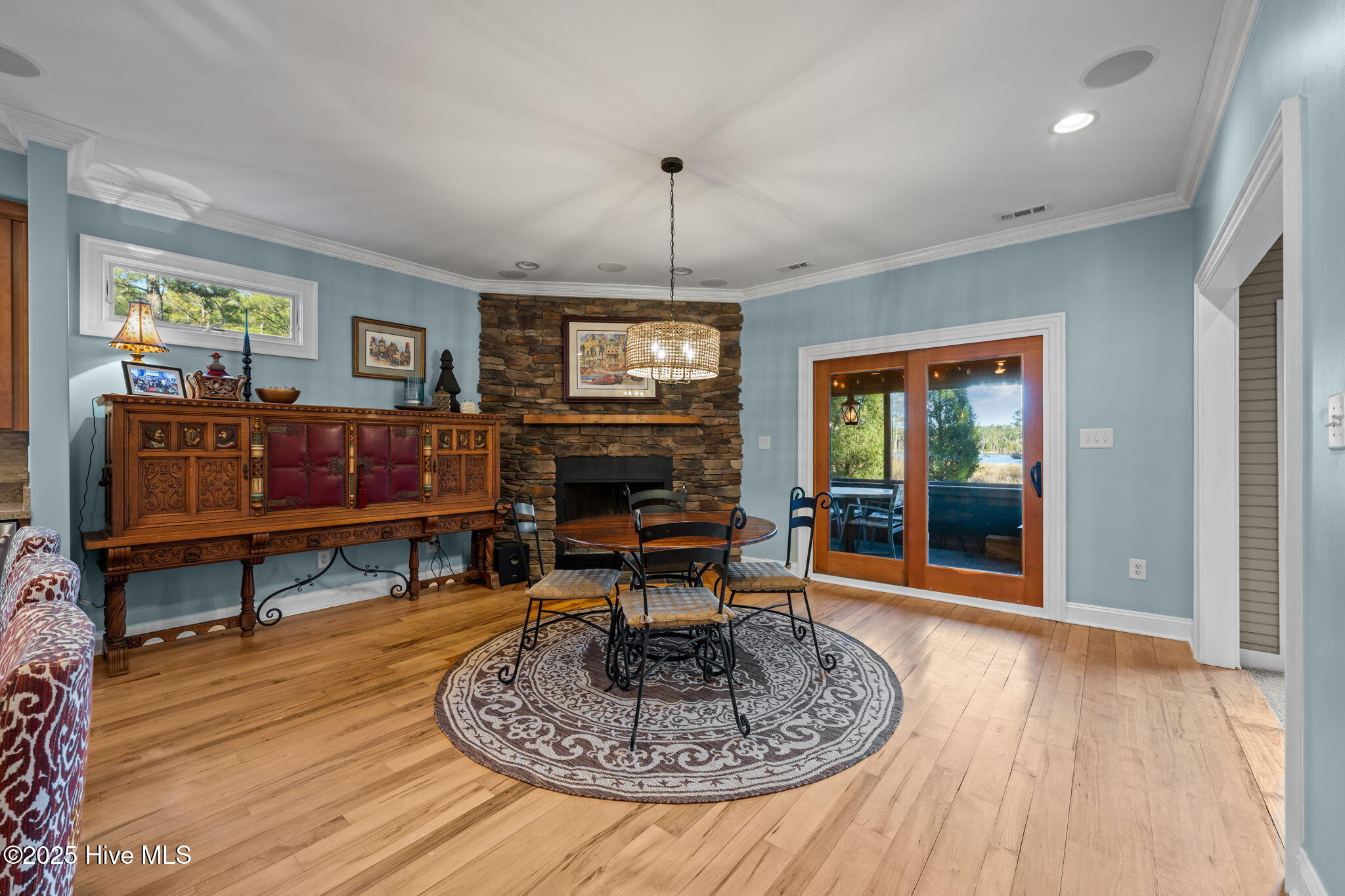 dining area off the kitchen