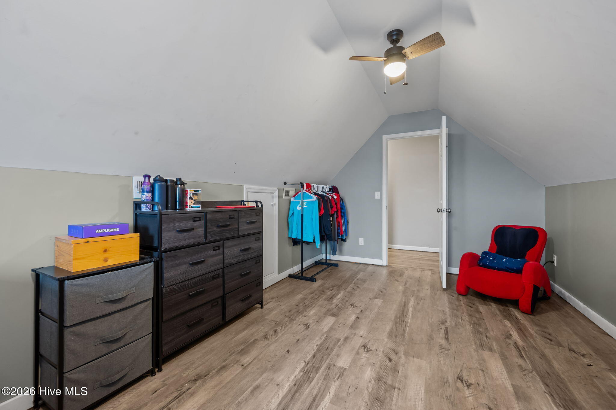 100557668 | Photo 32