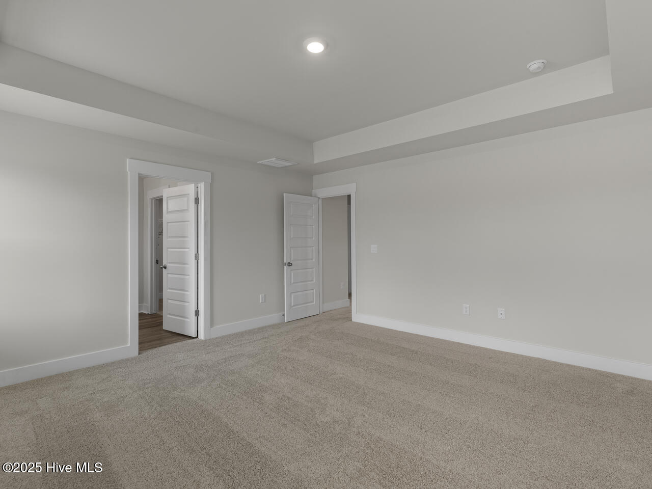 100566268 | Photo 27