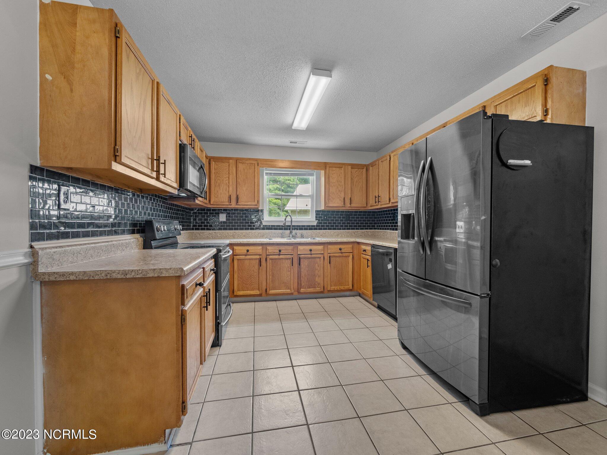 100556244 | Photo 22