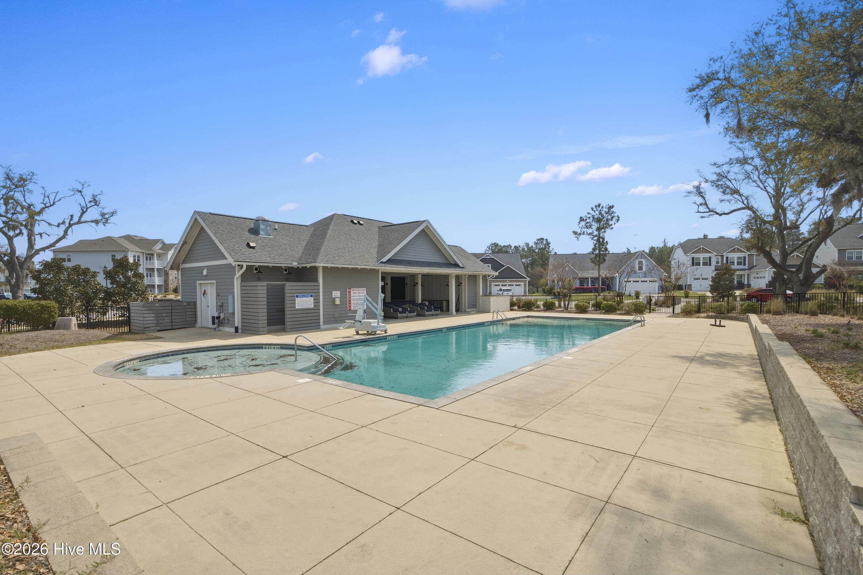 100563122 | Photo 46