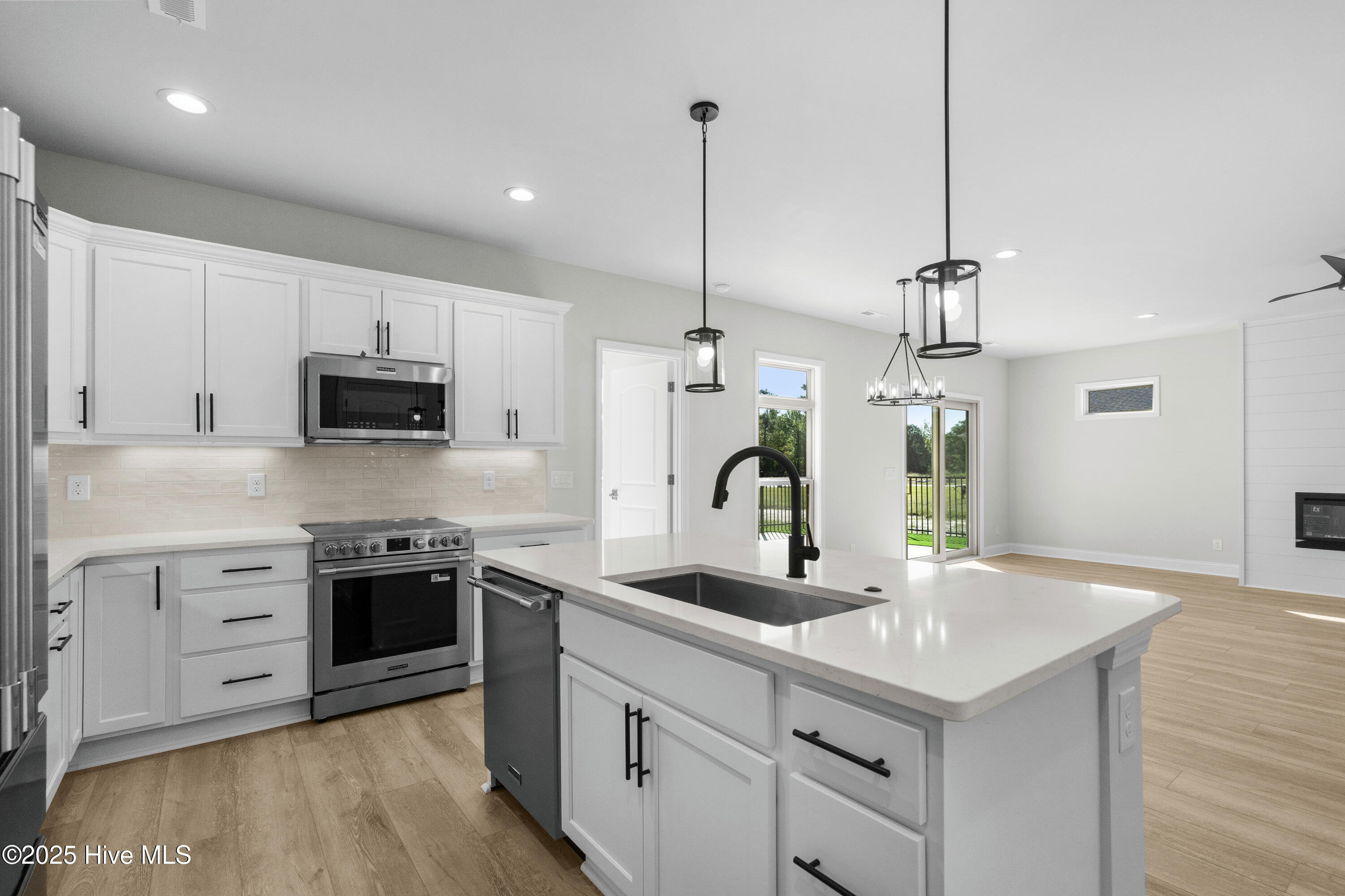 100487215 | Photo 23