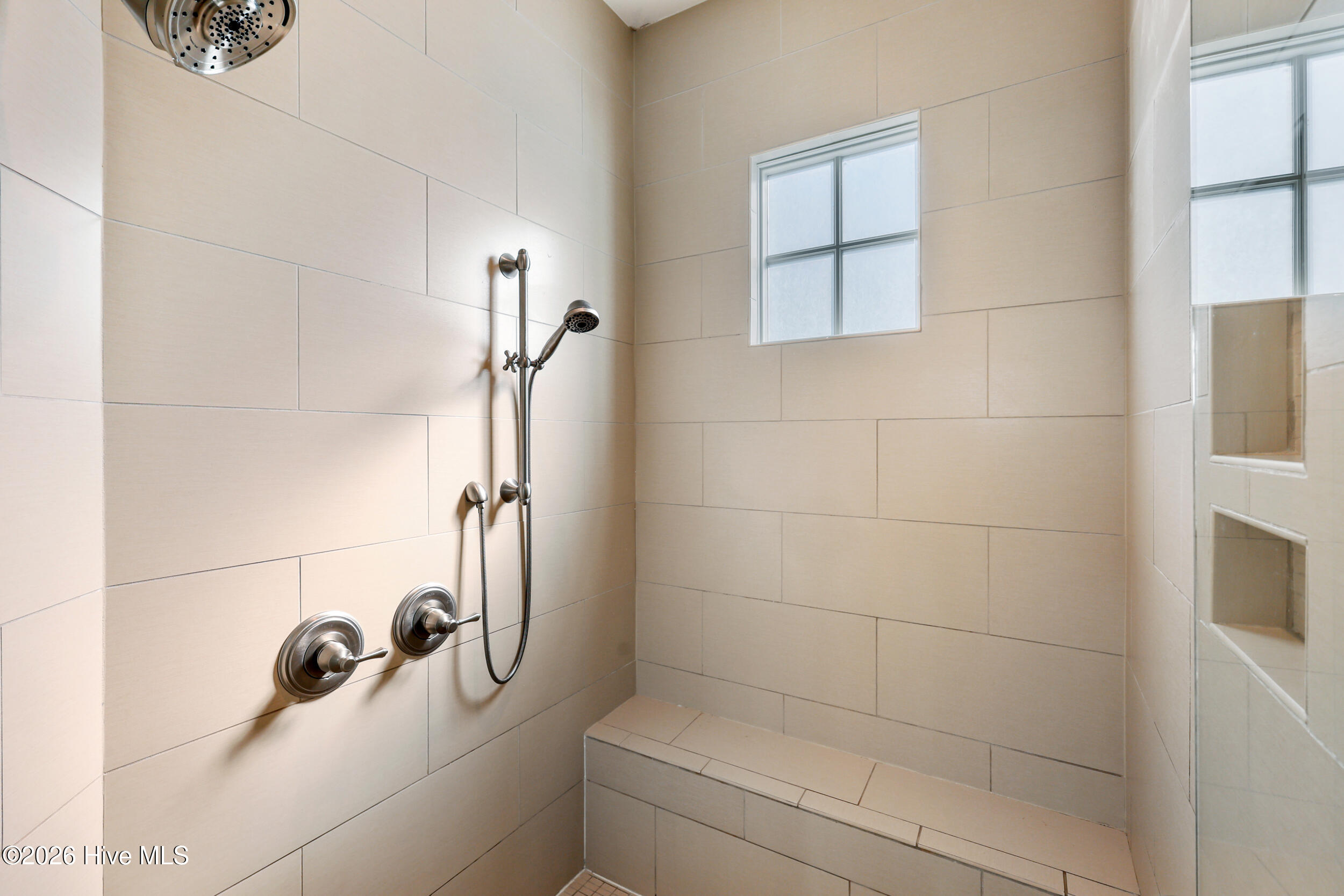 100553548 | Photo 34