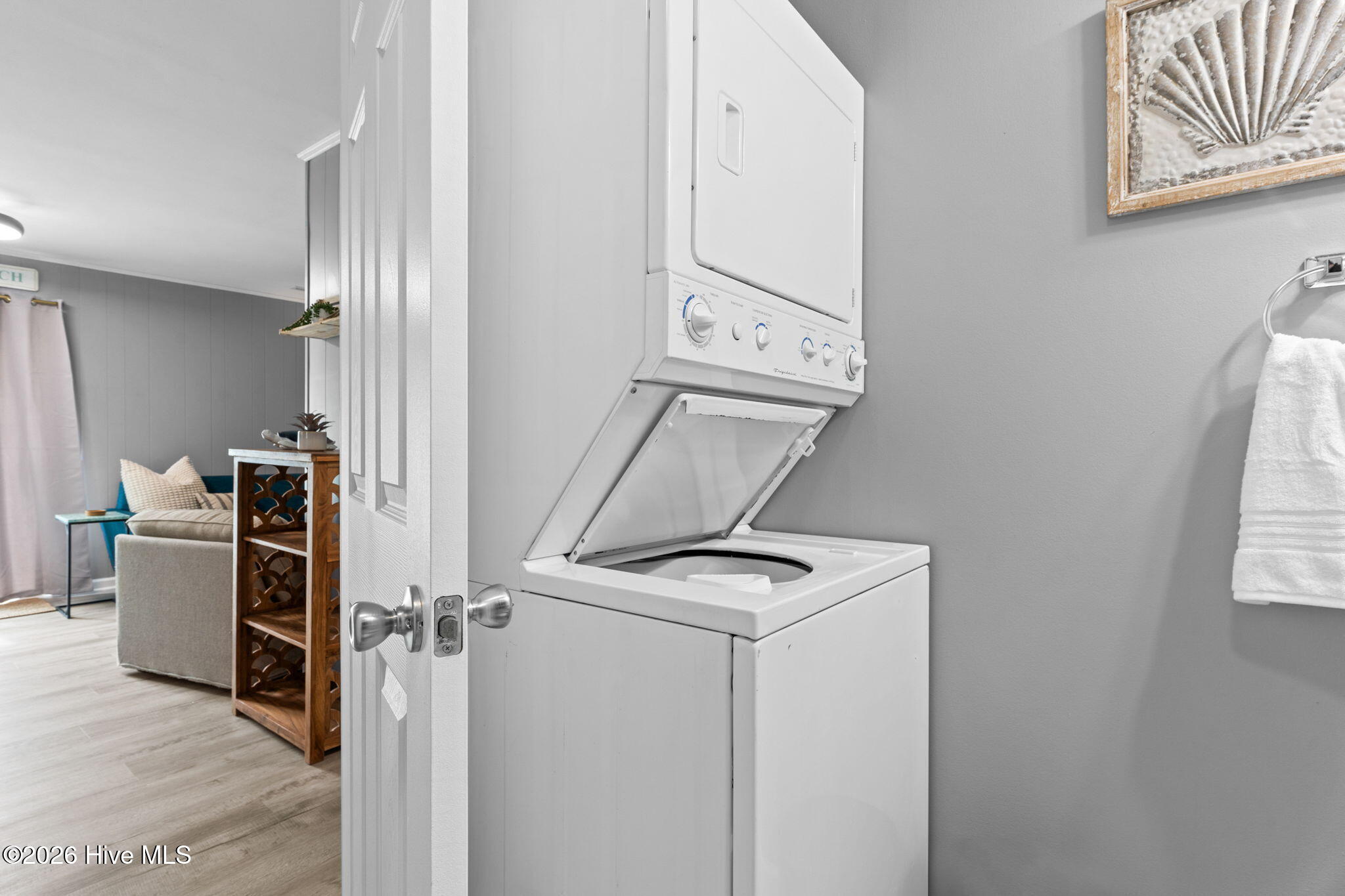 100563184 | Photo 32