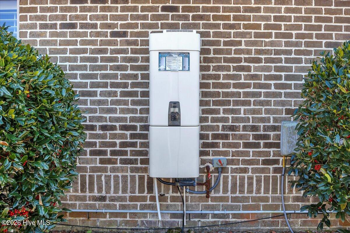 100553917 | Photo 71