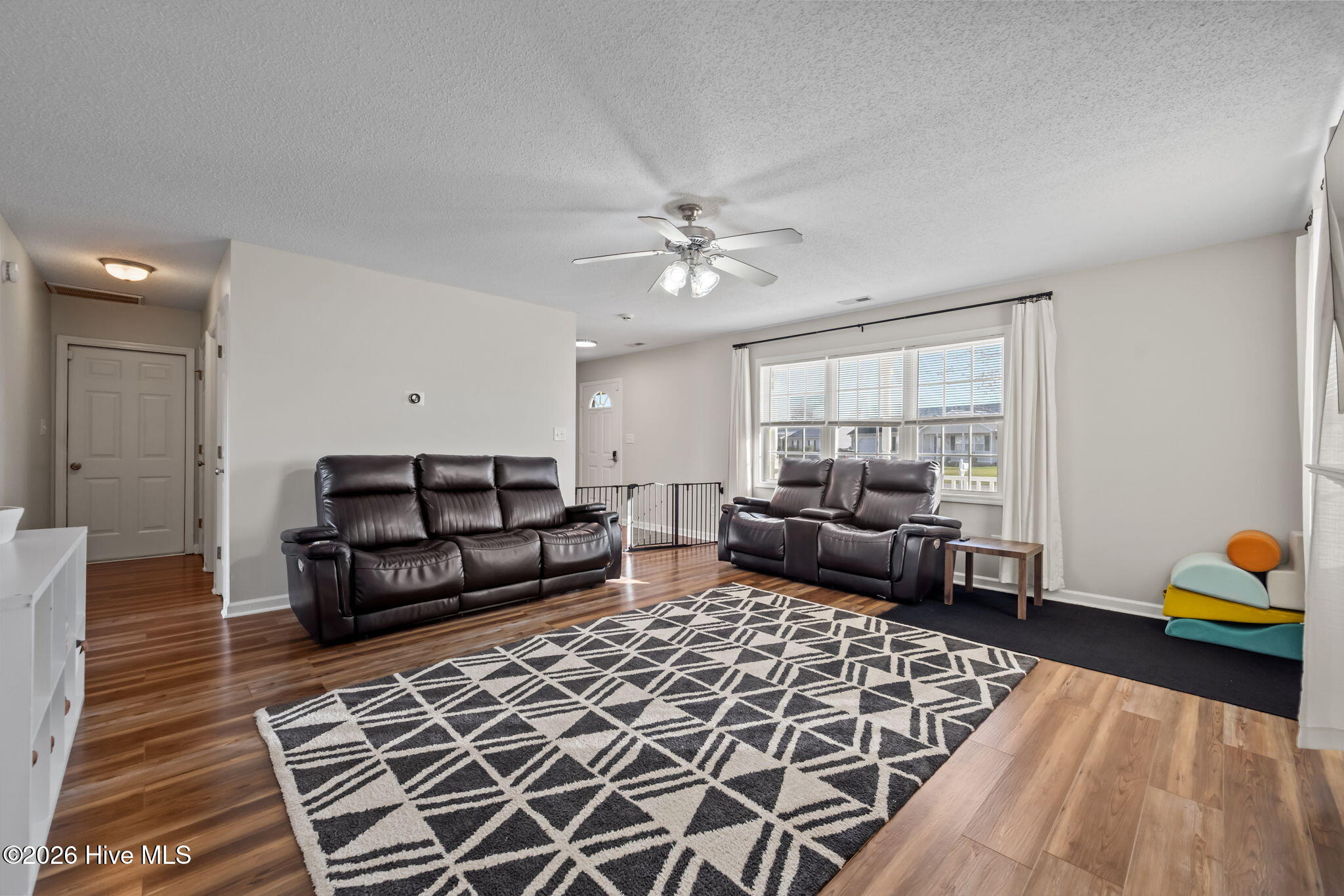 100561197 | Photo 20