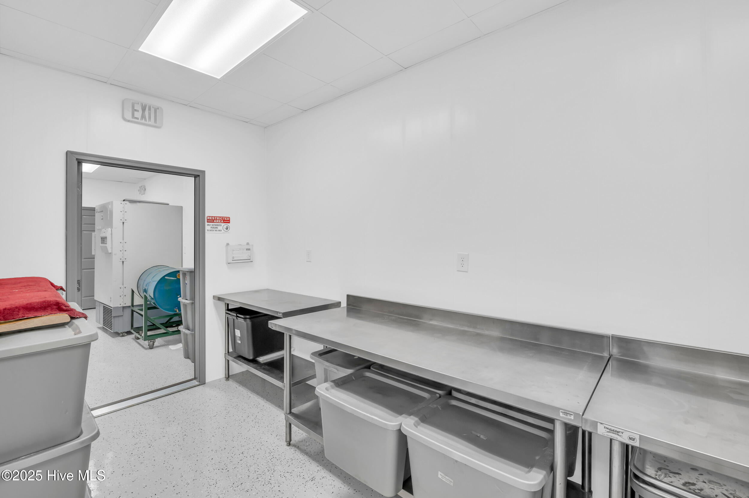 100532115 | Photo 48