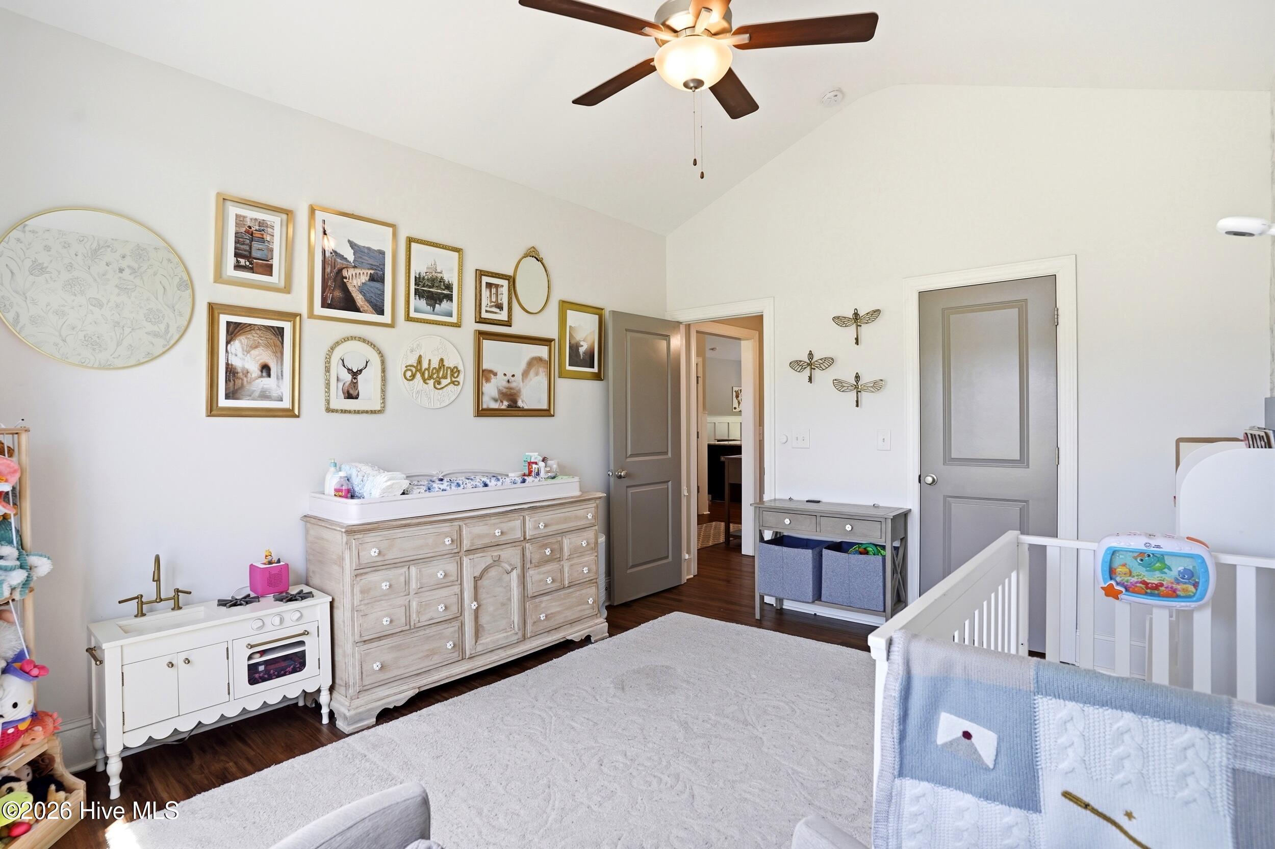 100569213 | Photo 28